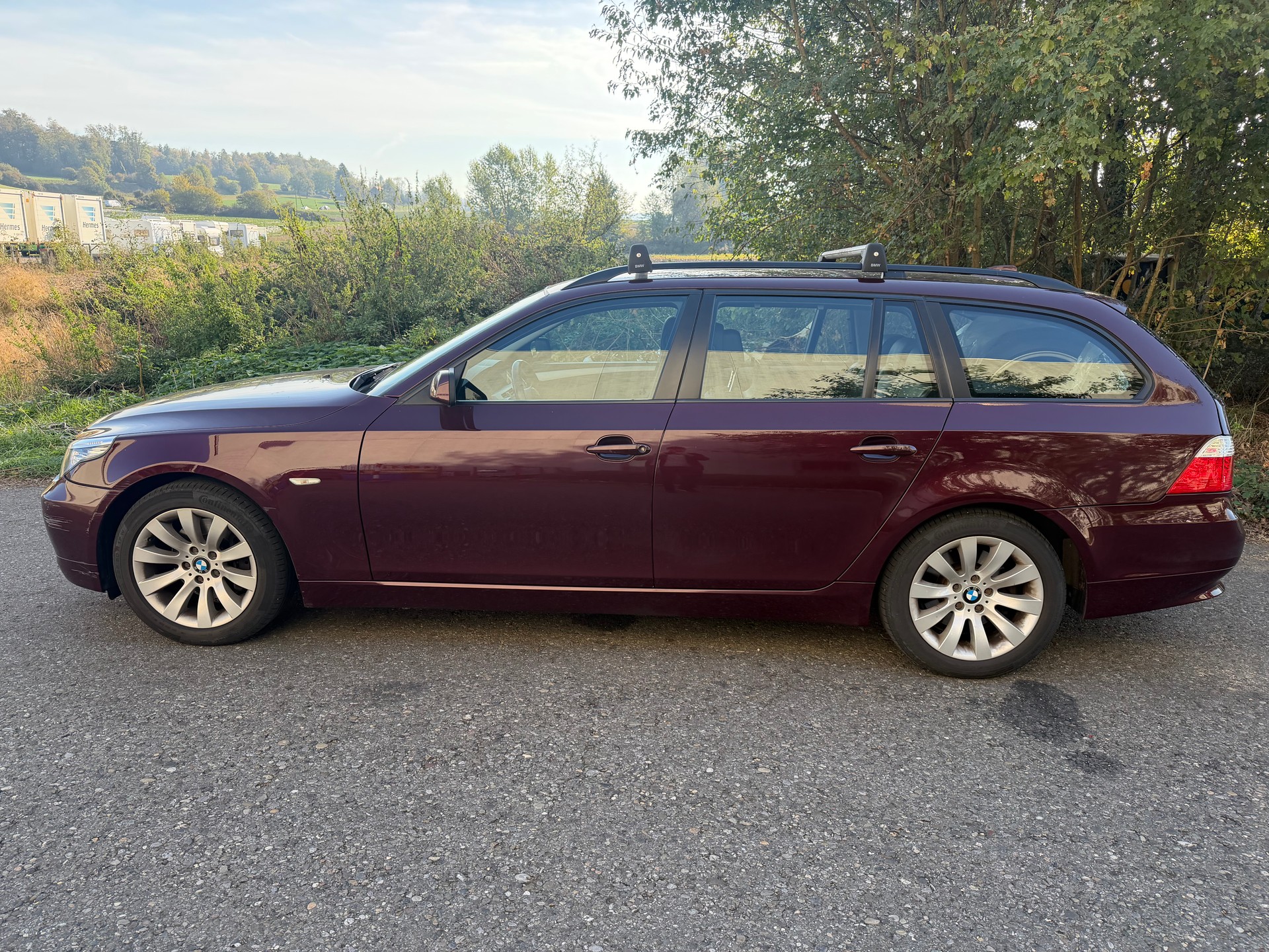 BMW 520d Touring-showroom-element-1