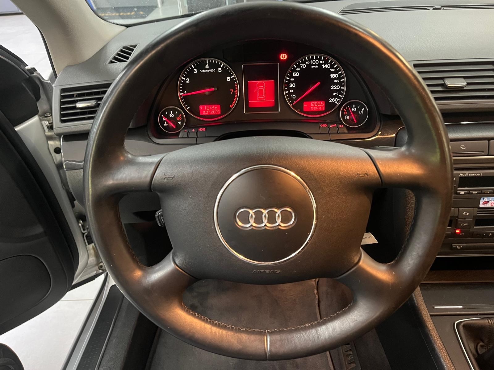 AUDI A4 2.0-image-12