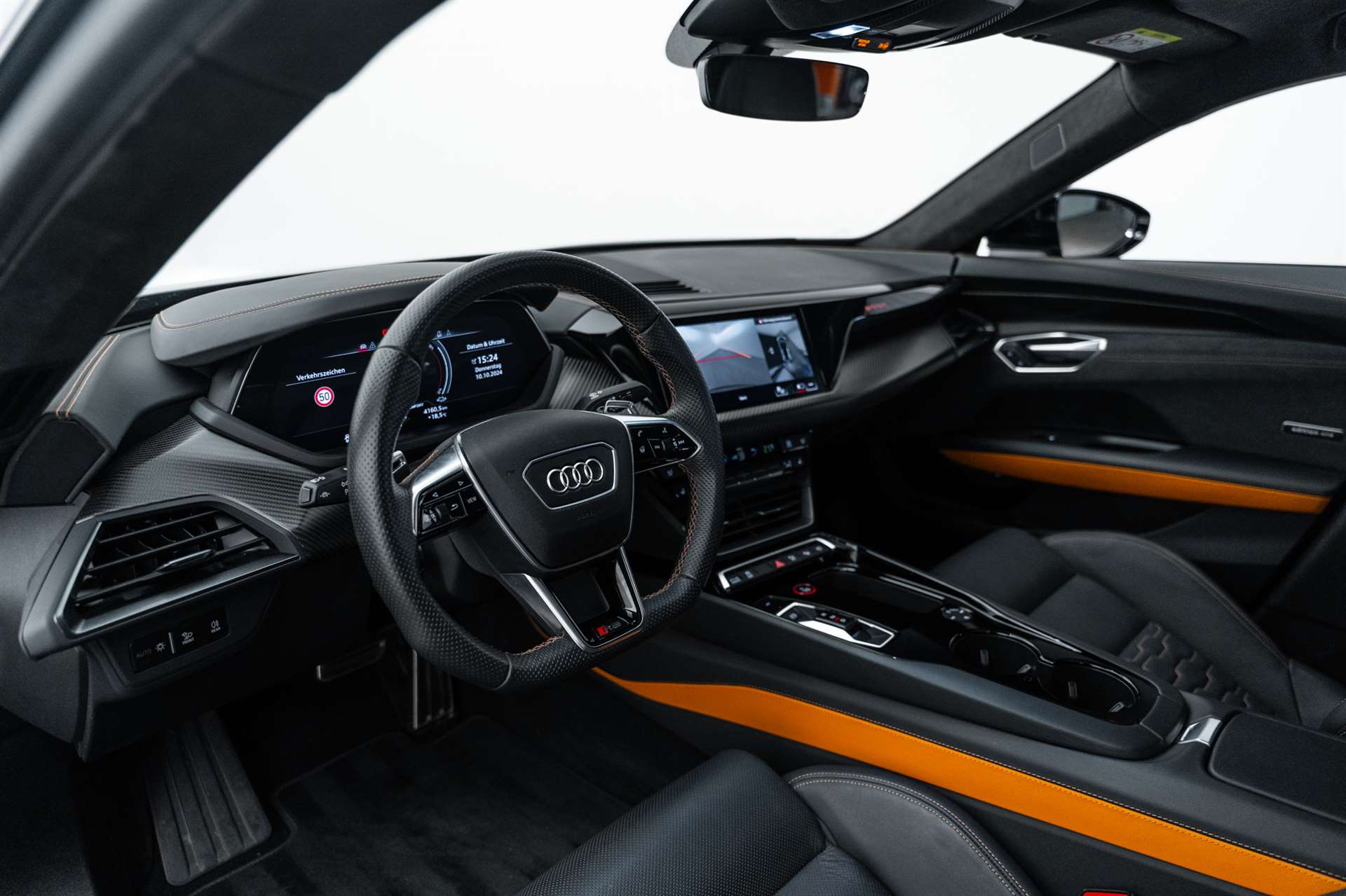 AUDI Audi RS e-tron GT-image-7