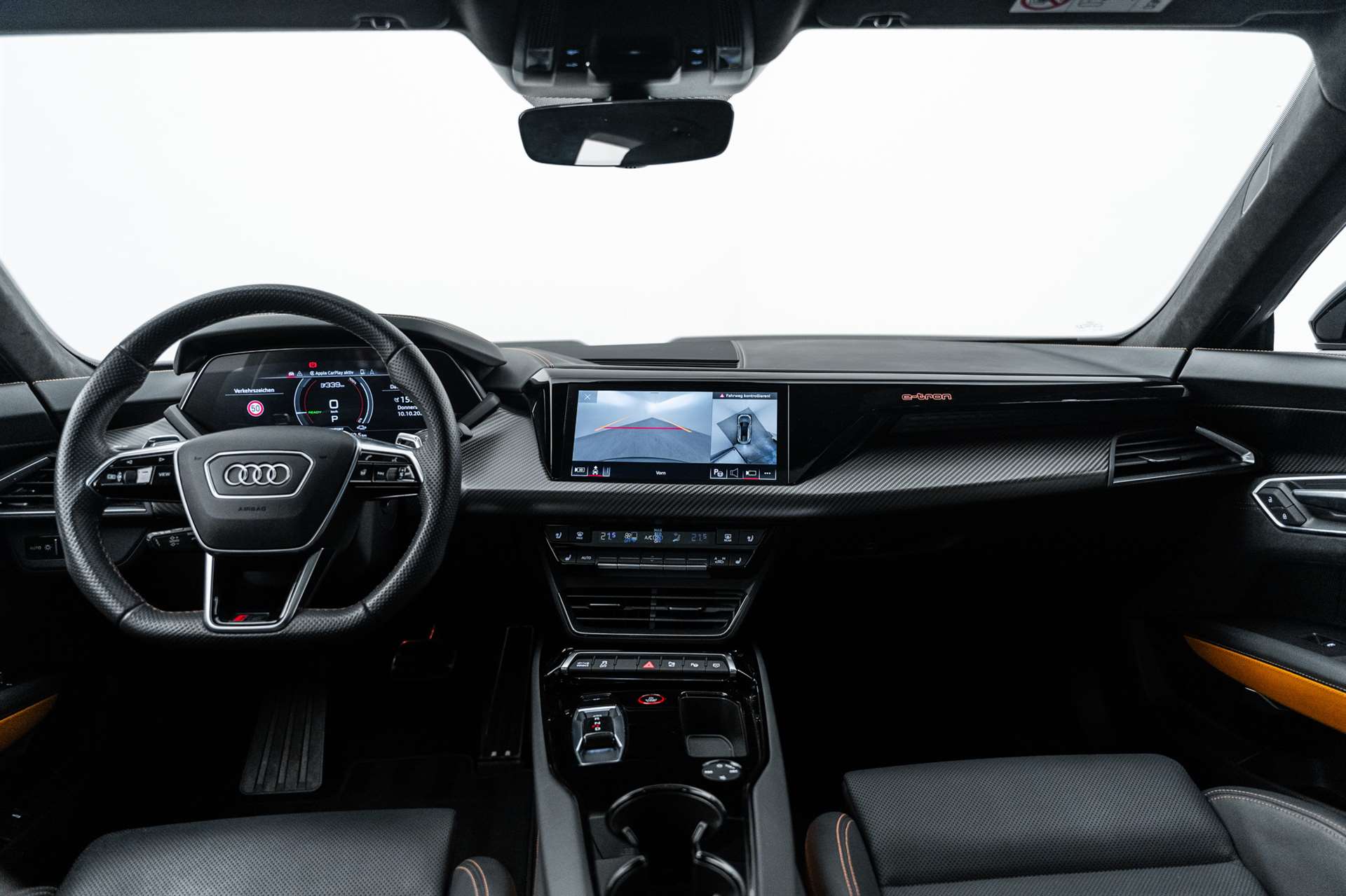 AUDI Audi RS e-tron GT-image-8