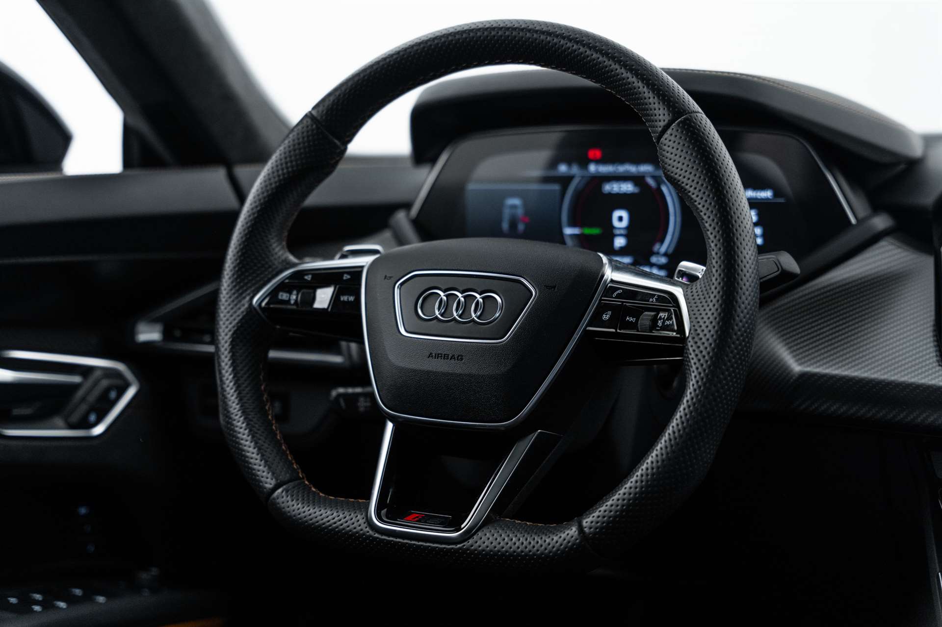 AUDI Audi RS e-tron GT-image-9
