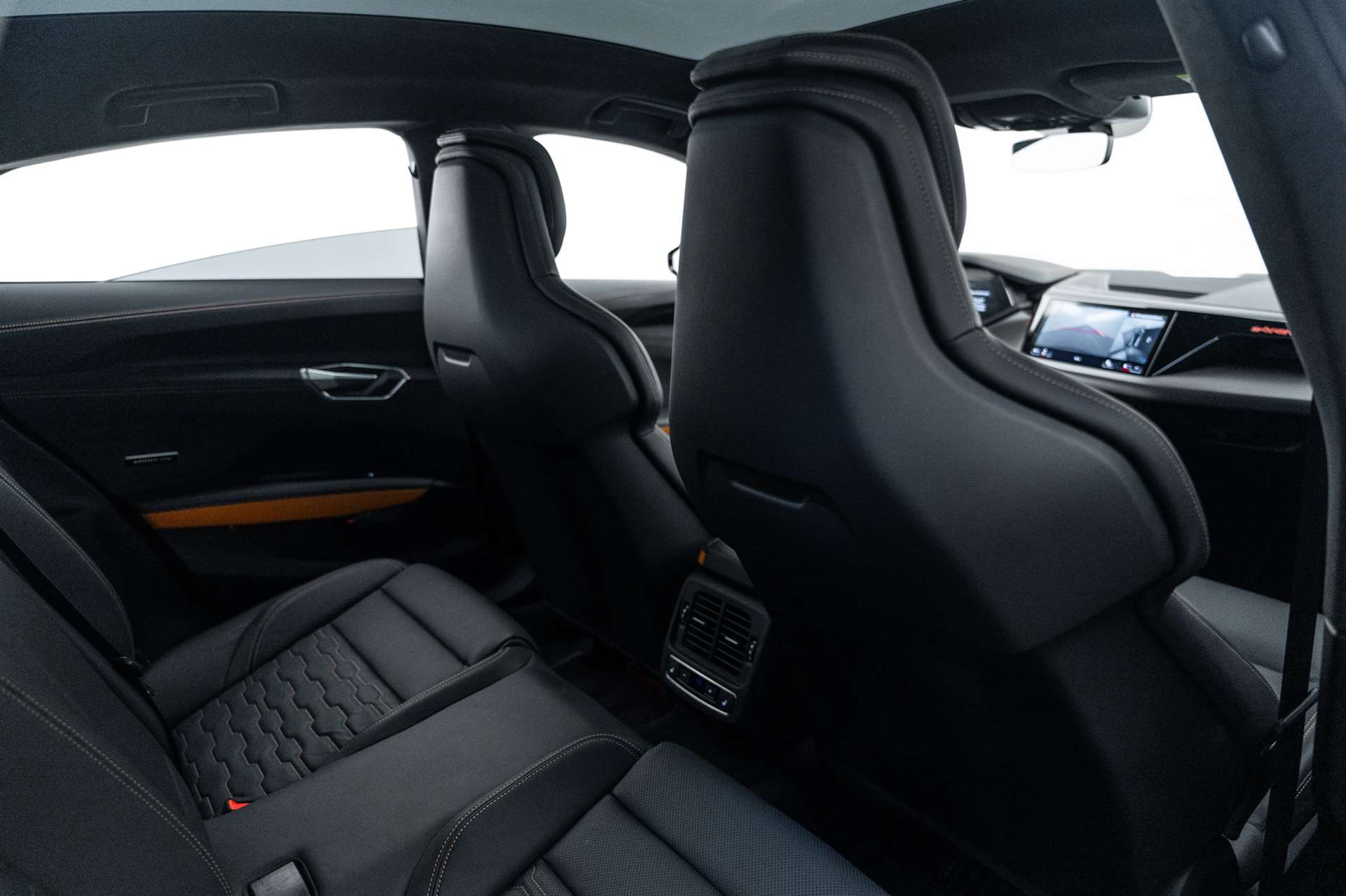 AUDI Audi RS e-tron GT-image-14