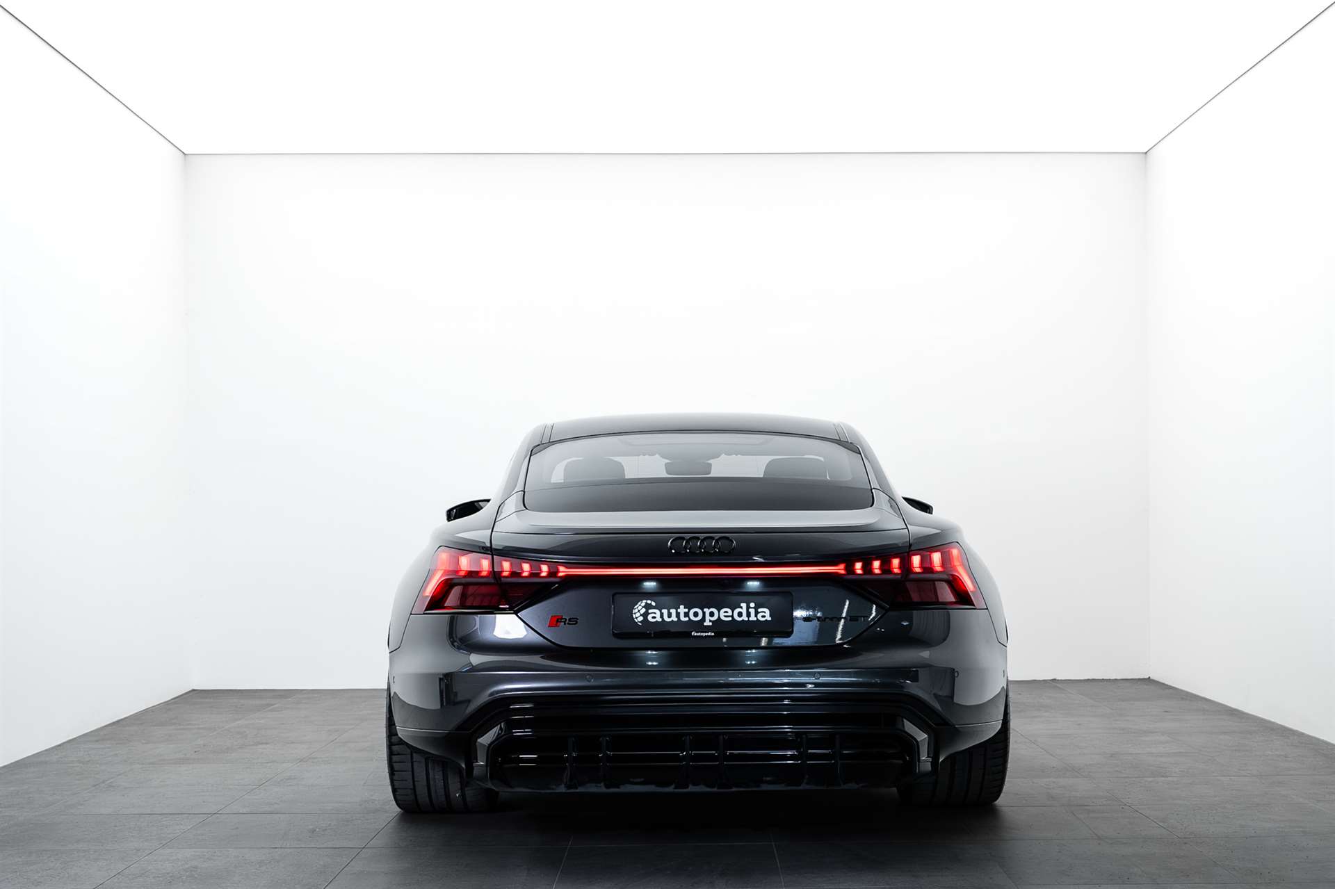 AUDI Audi RS e-tron GT-showroom-element-3