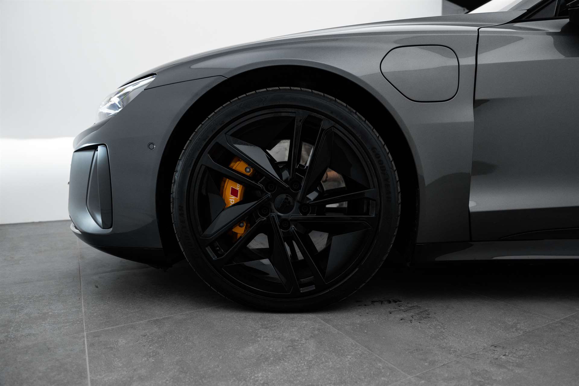 AUDI Audi RS e-tron GT-image-5