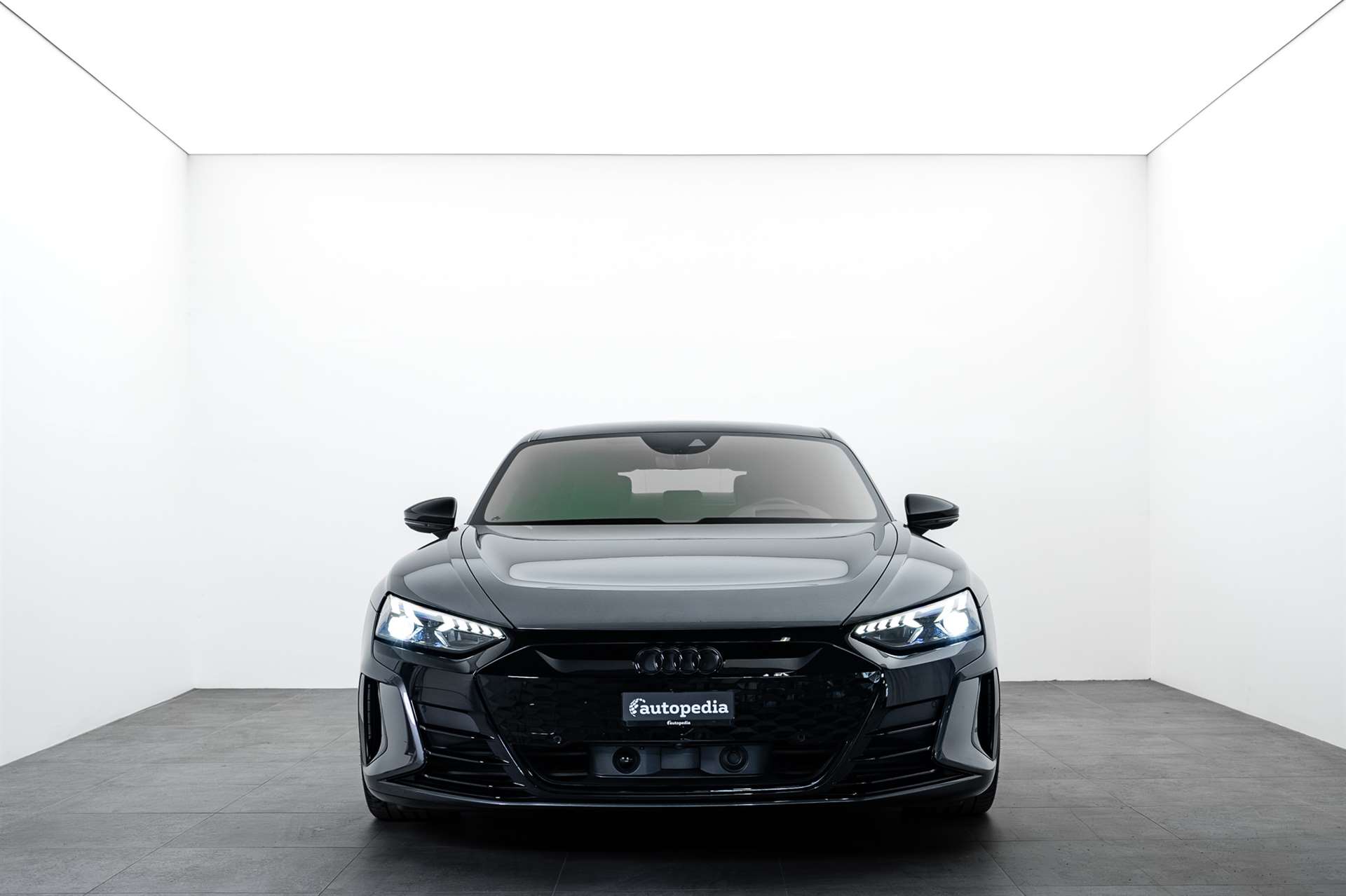 AUDI Audi RS e-tron GT-showroom-element-2
