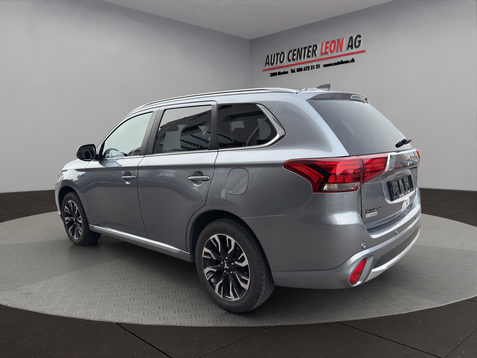 MITSUBISHI Outlander 2.0 PHEV Diamond 4WD Automatic-showroom-element-3