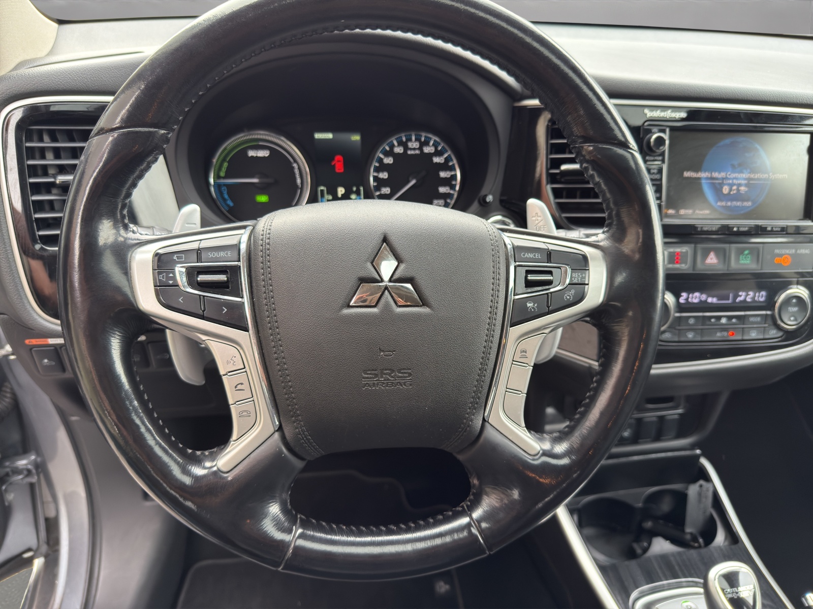 MITSUBISHI Outlander 2.0 PHEV Diamond 4WD Automatic-image-9