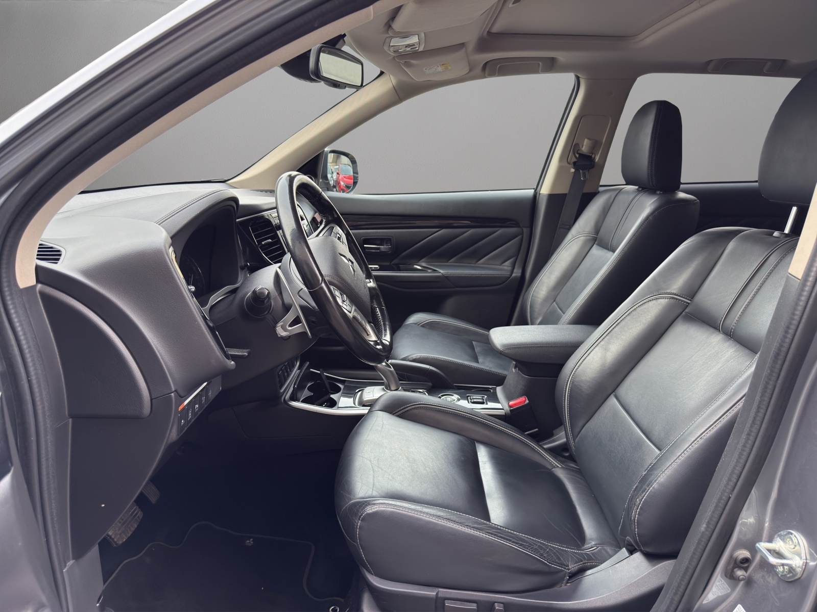 MITSUBISHI Outlander 2.0 PHEV Diamond 4WD Automatic-image-8