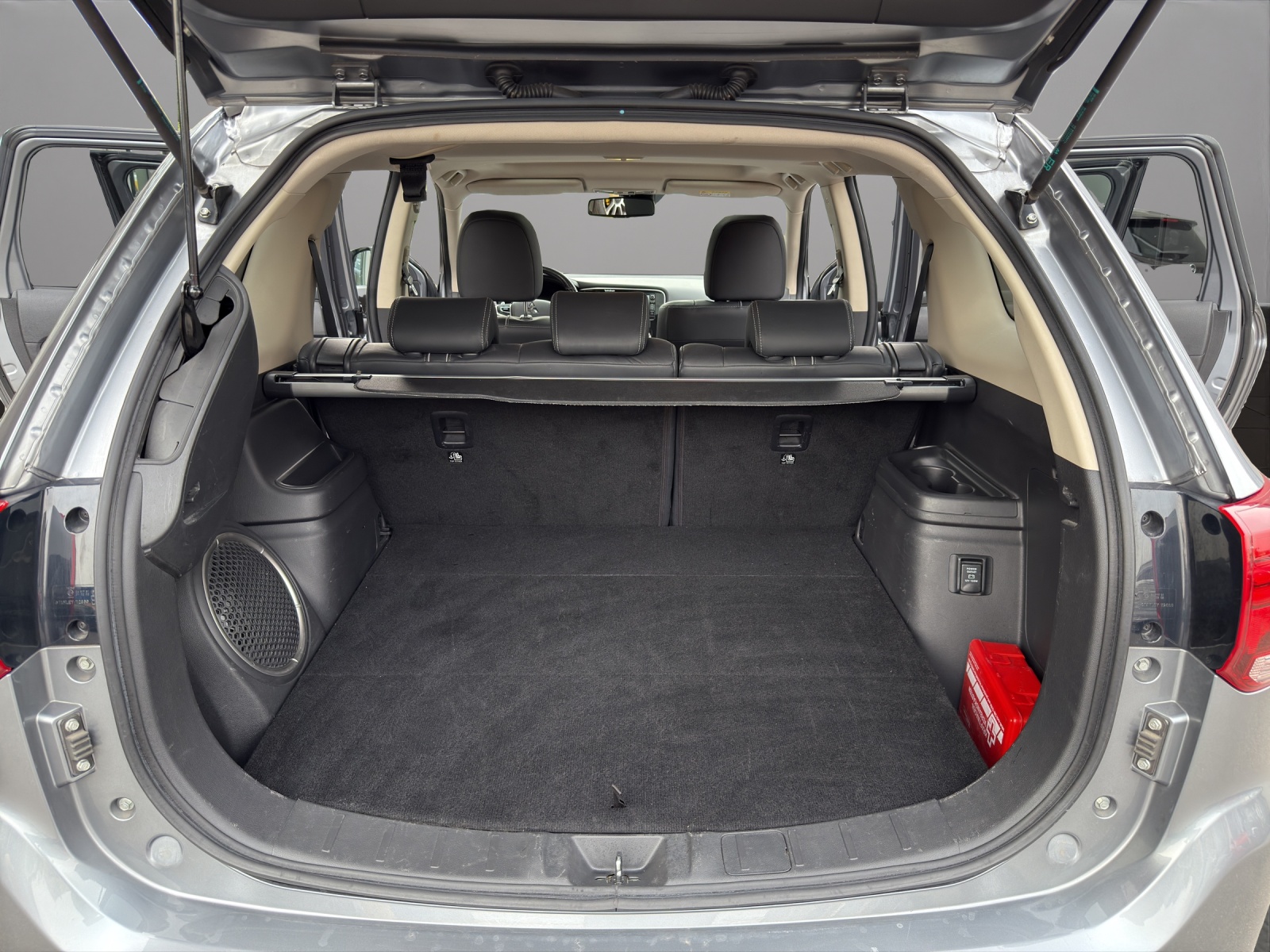 MITSUBISHI Outlander 2.0 PHEV Diamond 4WD Automatic-image-18