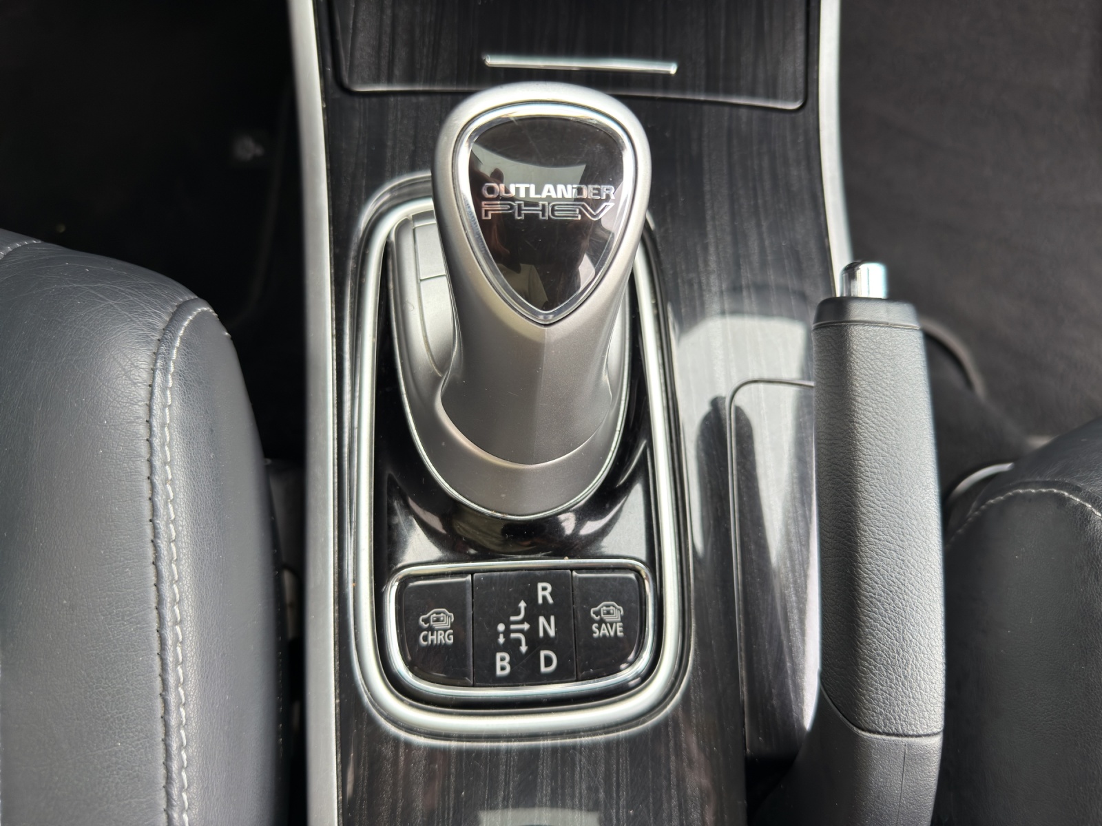 MITSUBISHI Outlander 2.0 PHEV Diamond 4WD Automatic-image-22