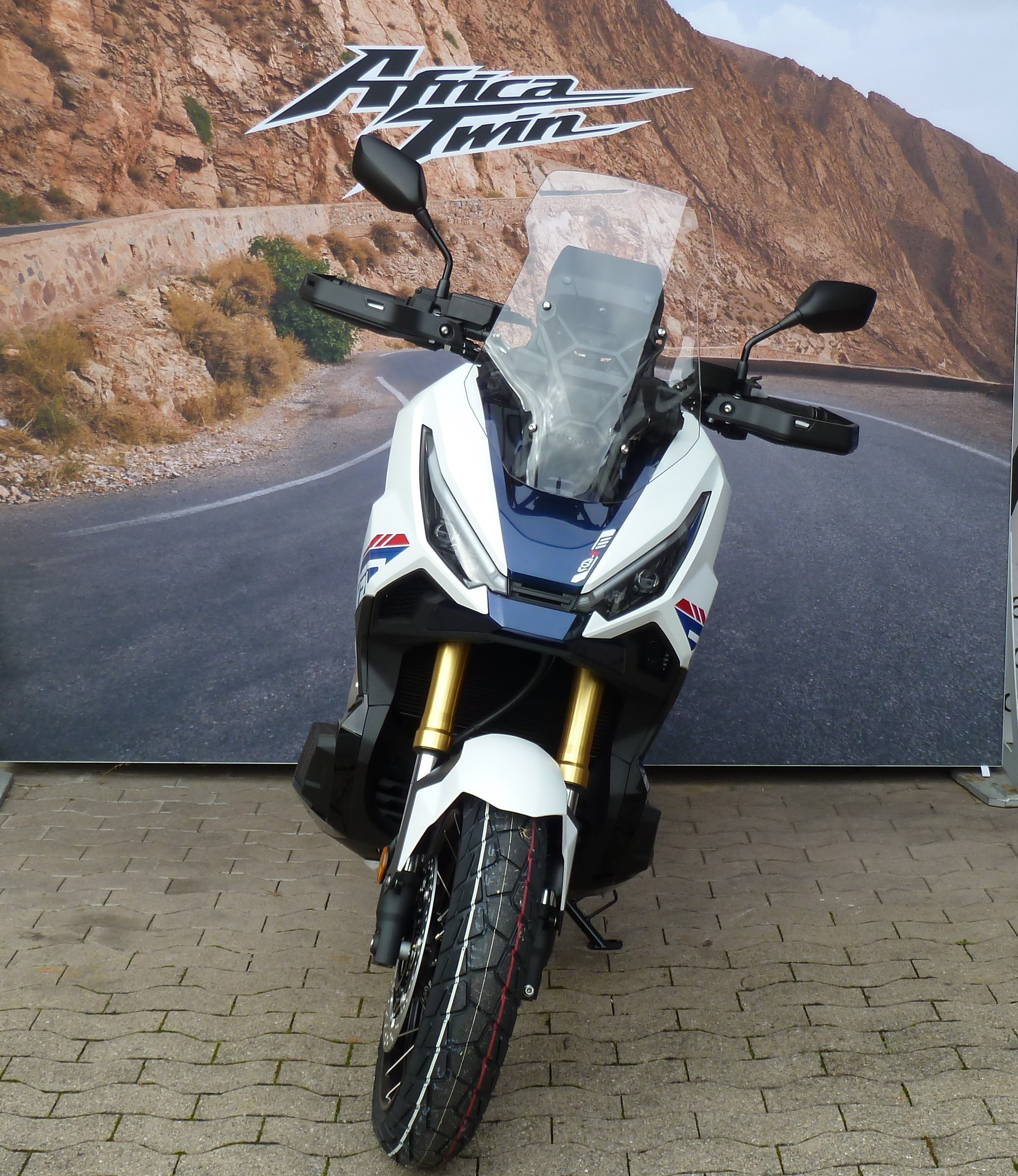 HONDA X-ADV 750-image-1