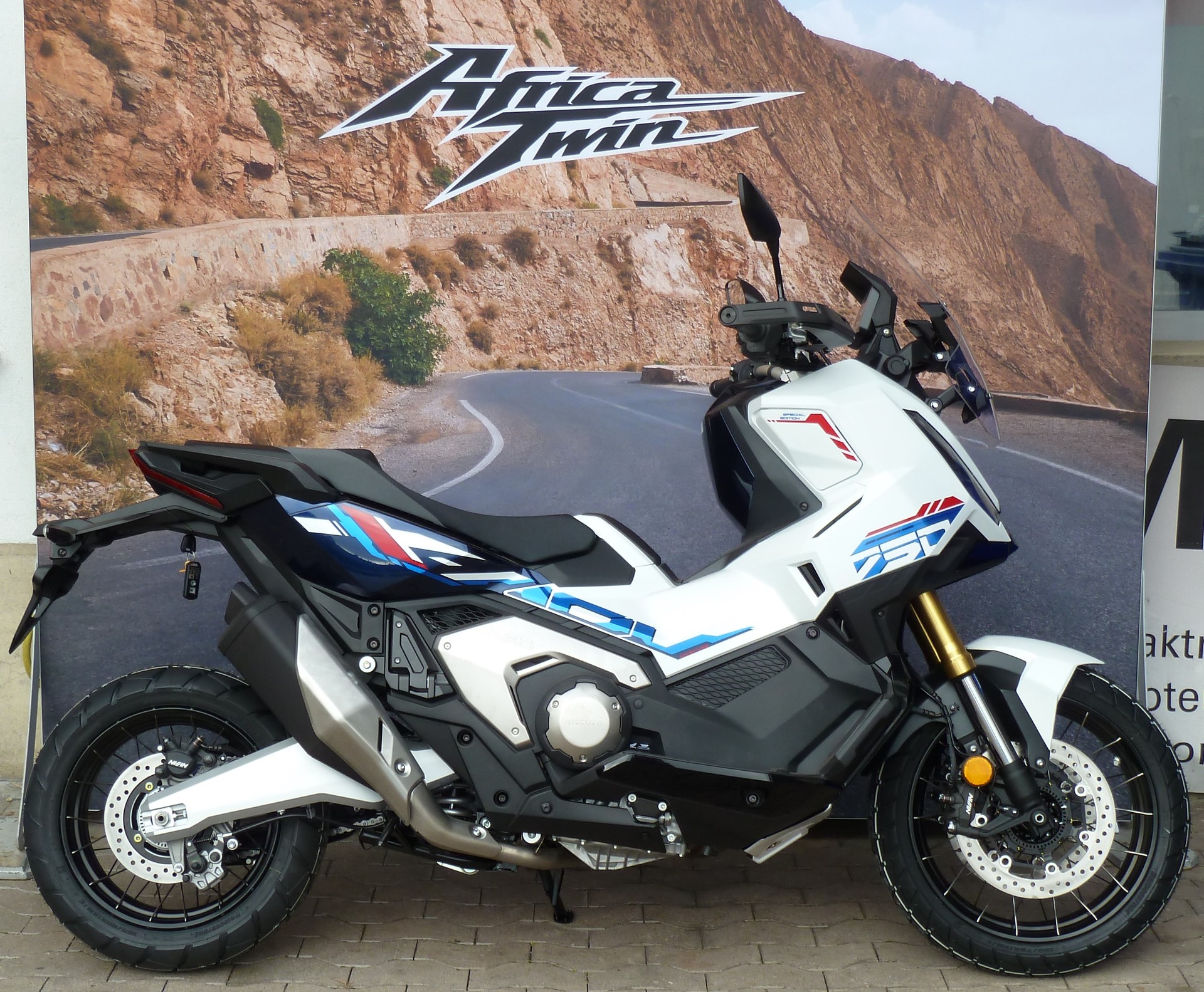 HONDA X-ADV 750-image-0