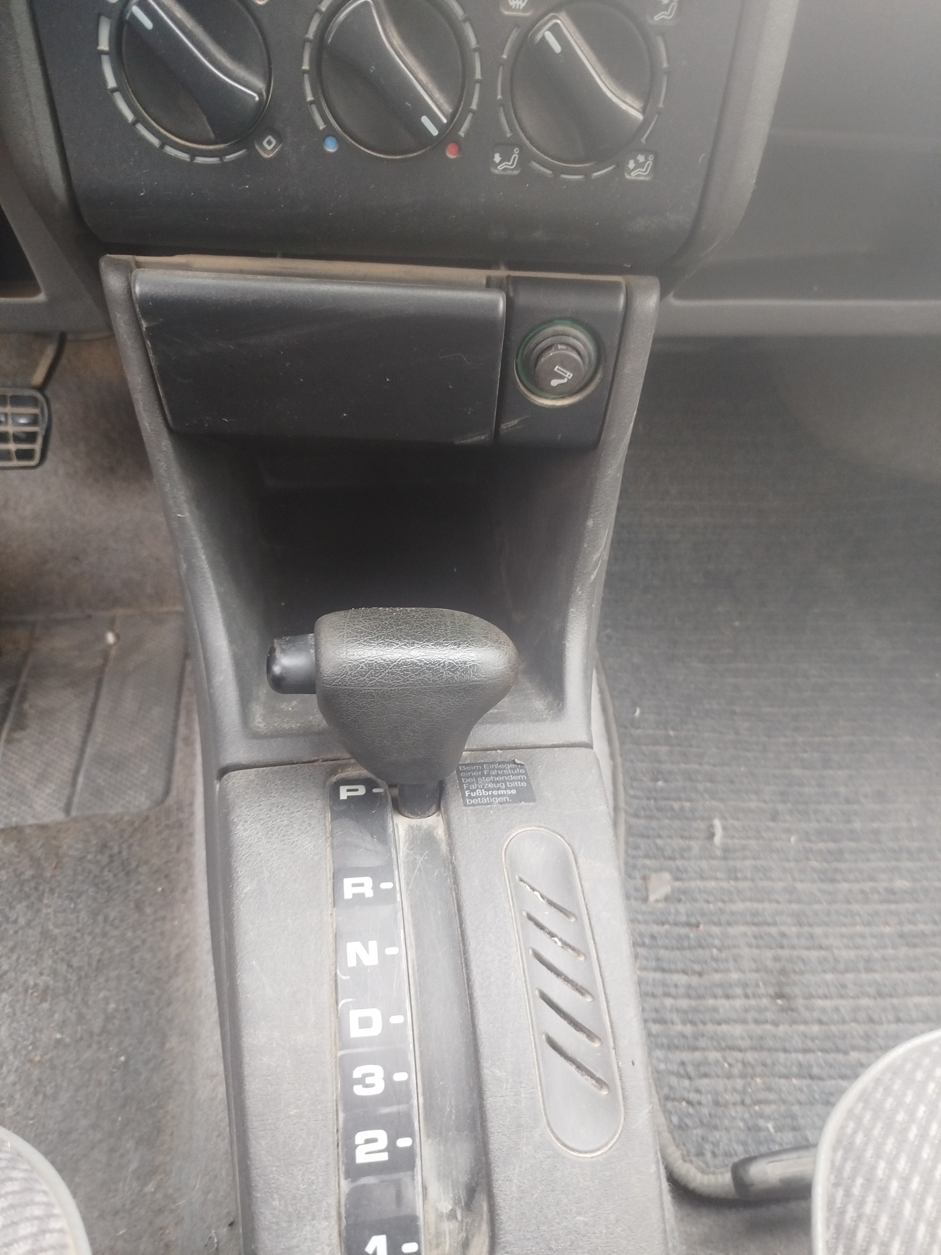 VW Passat 1800 CL-image-10