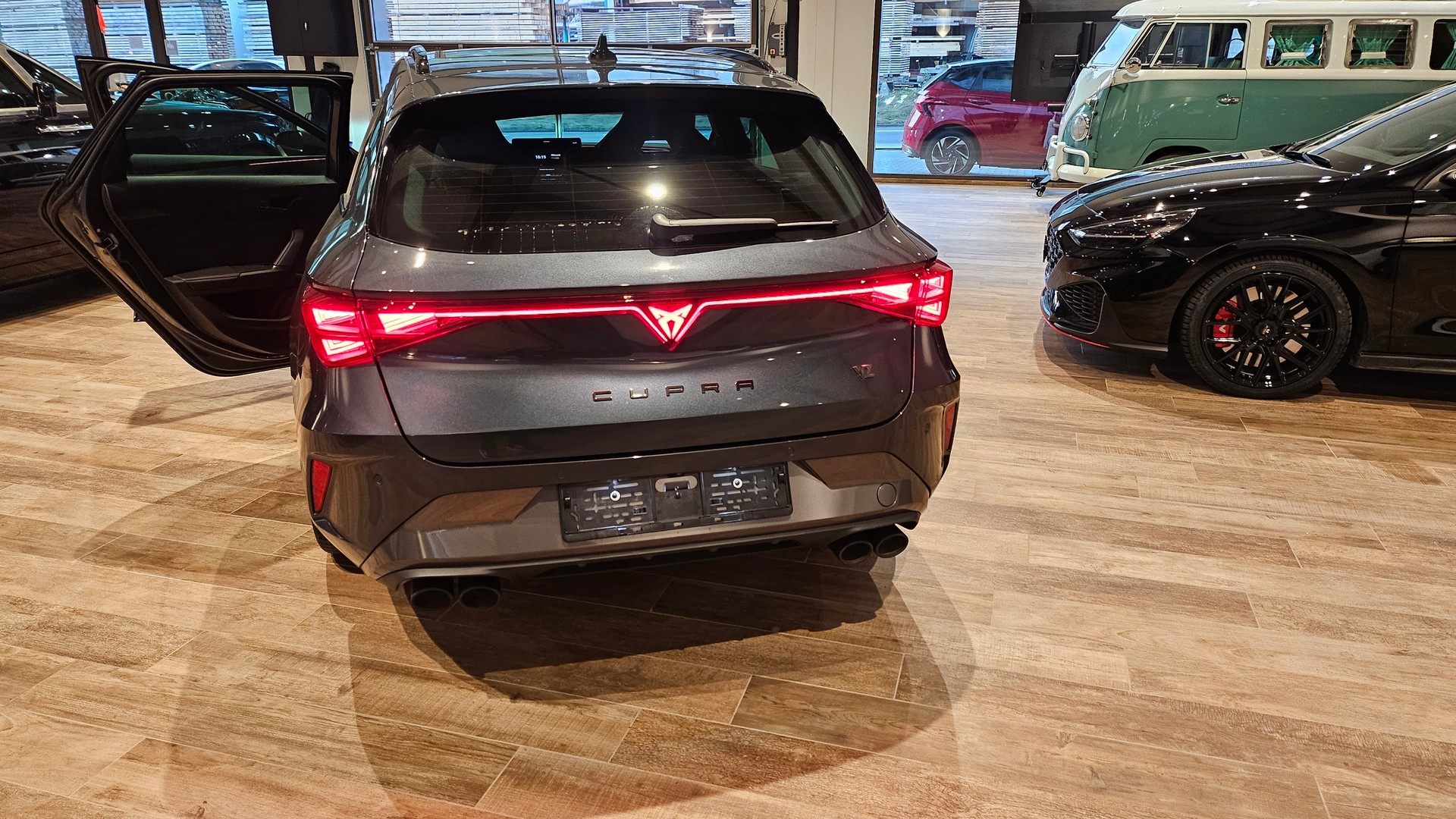 CUPRA LEON ST 2.0 TSI VZ DSG 4Drive-image-16