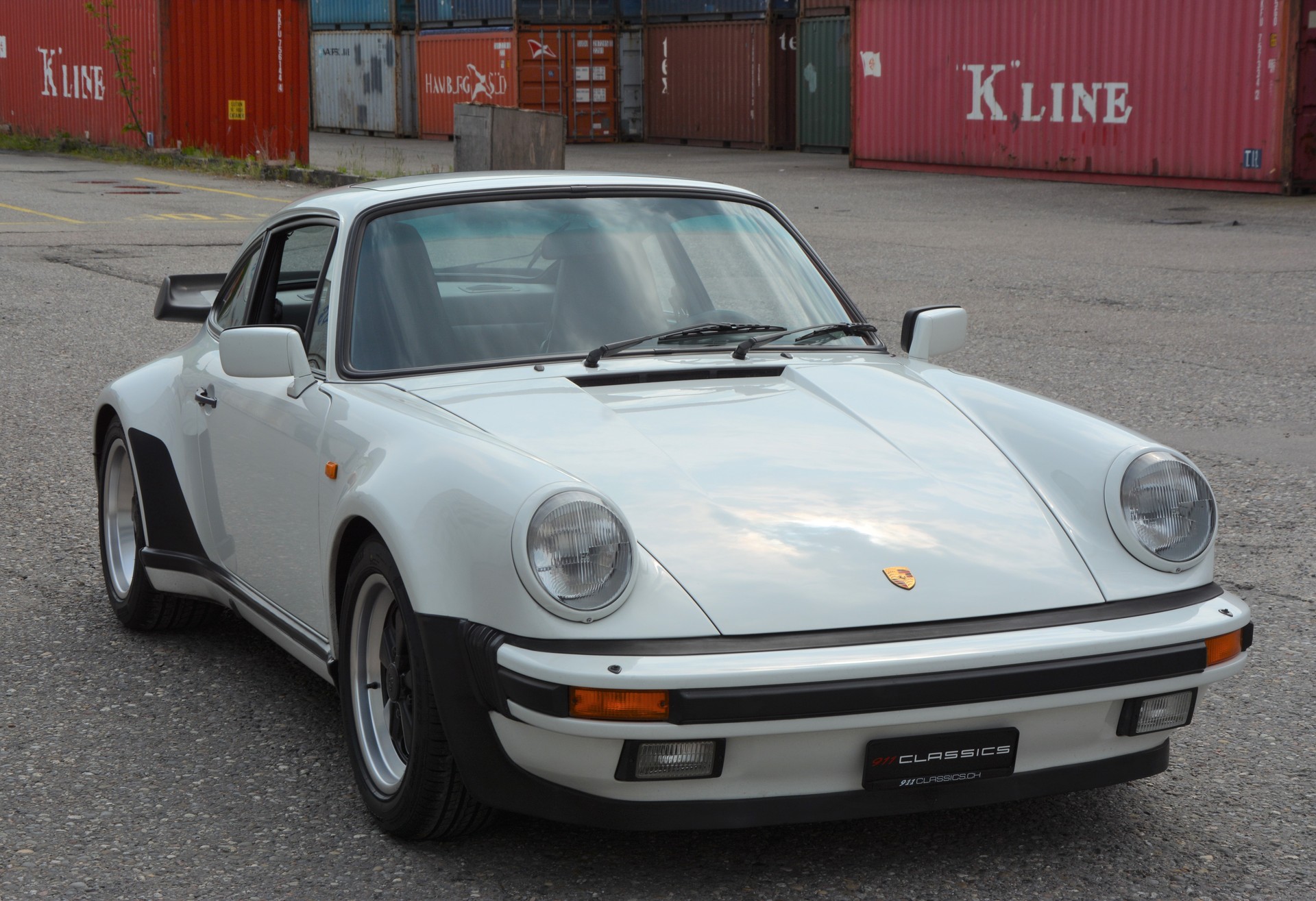 PORSCHE 911 3.3 Turbo-image-8