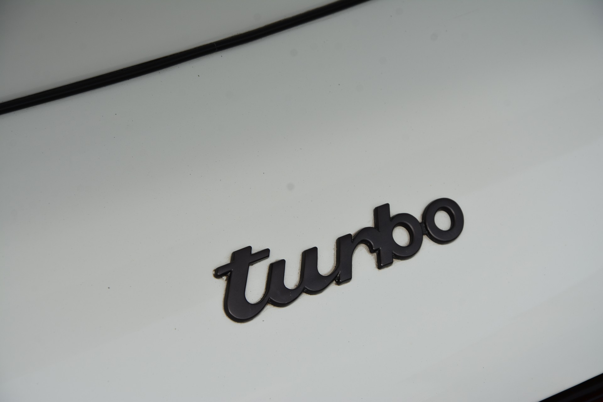 PORSCHE 911 3.3 Turbo-image-19