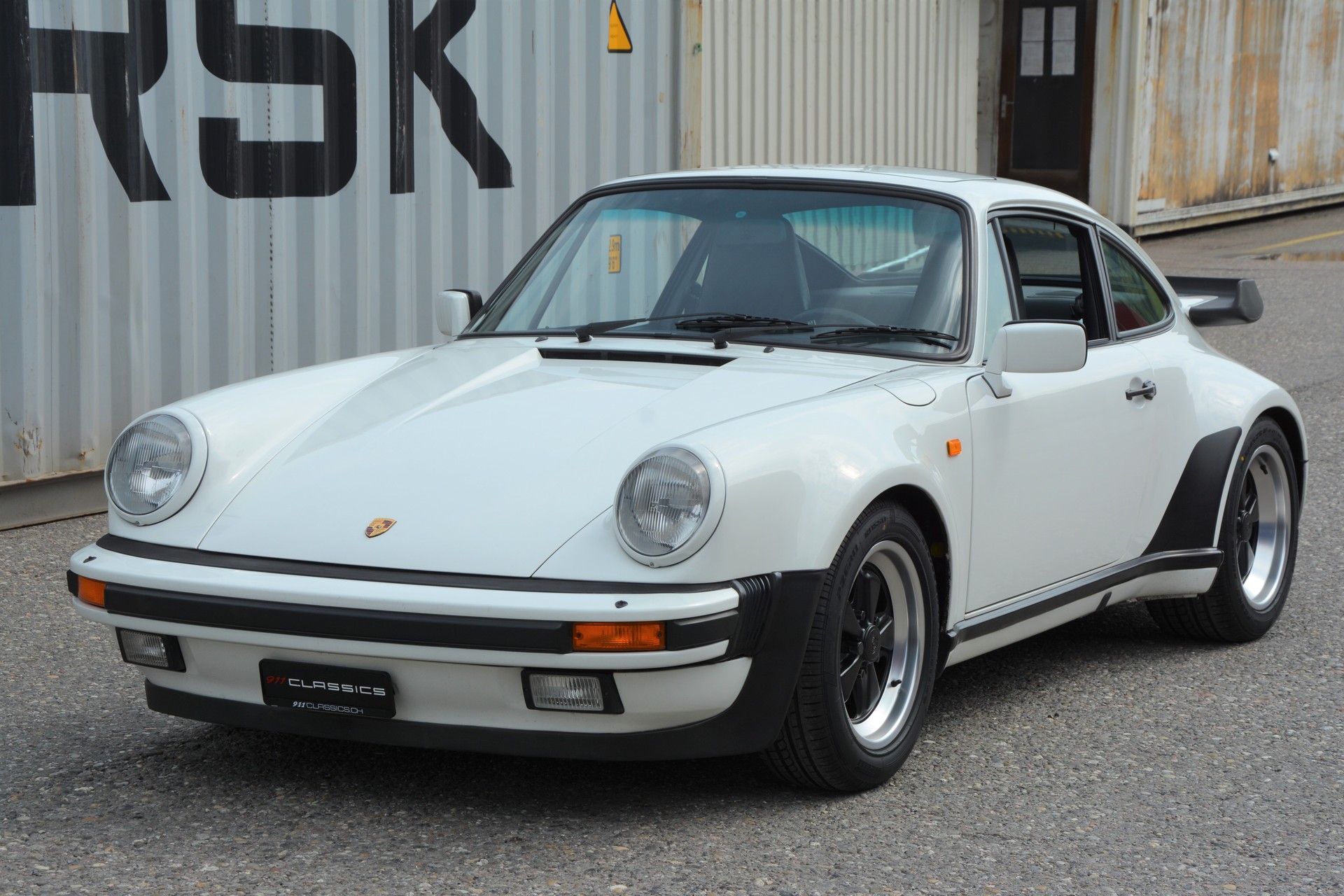 PORSCHE 911 3.3 Turbo-image-4