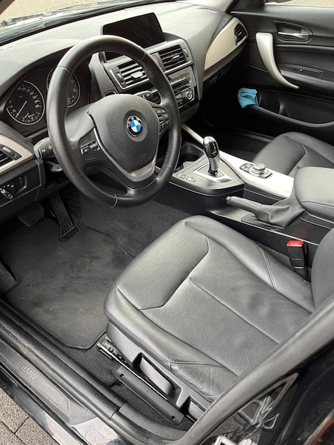 BMW 120d xDrive Sport Line Steptronic-image-4