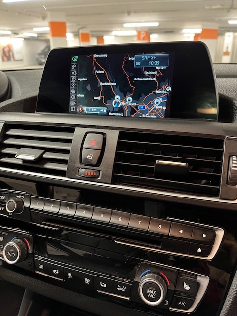 BMW 120d xDrive Sport Line Steptronic-image-6