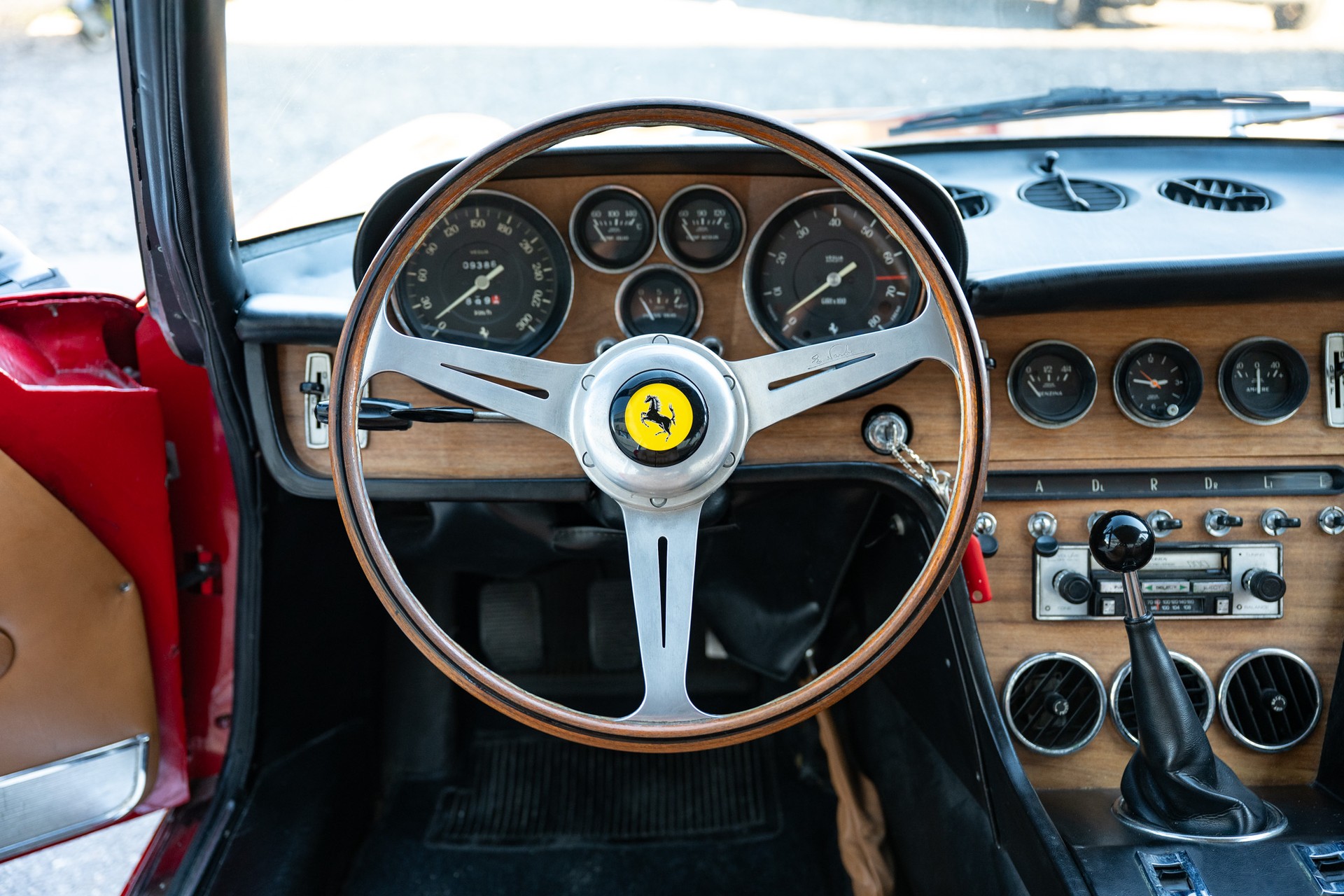 FERRARI 365 GT 2+2 Queen Mary-image-7