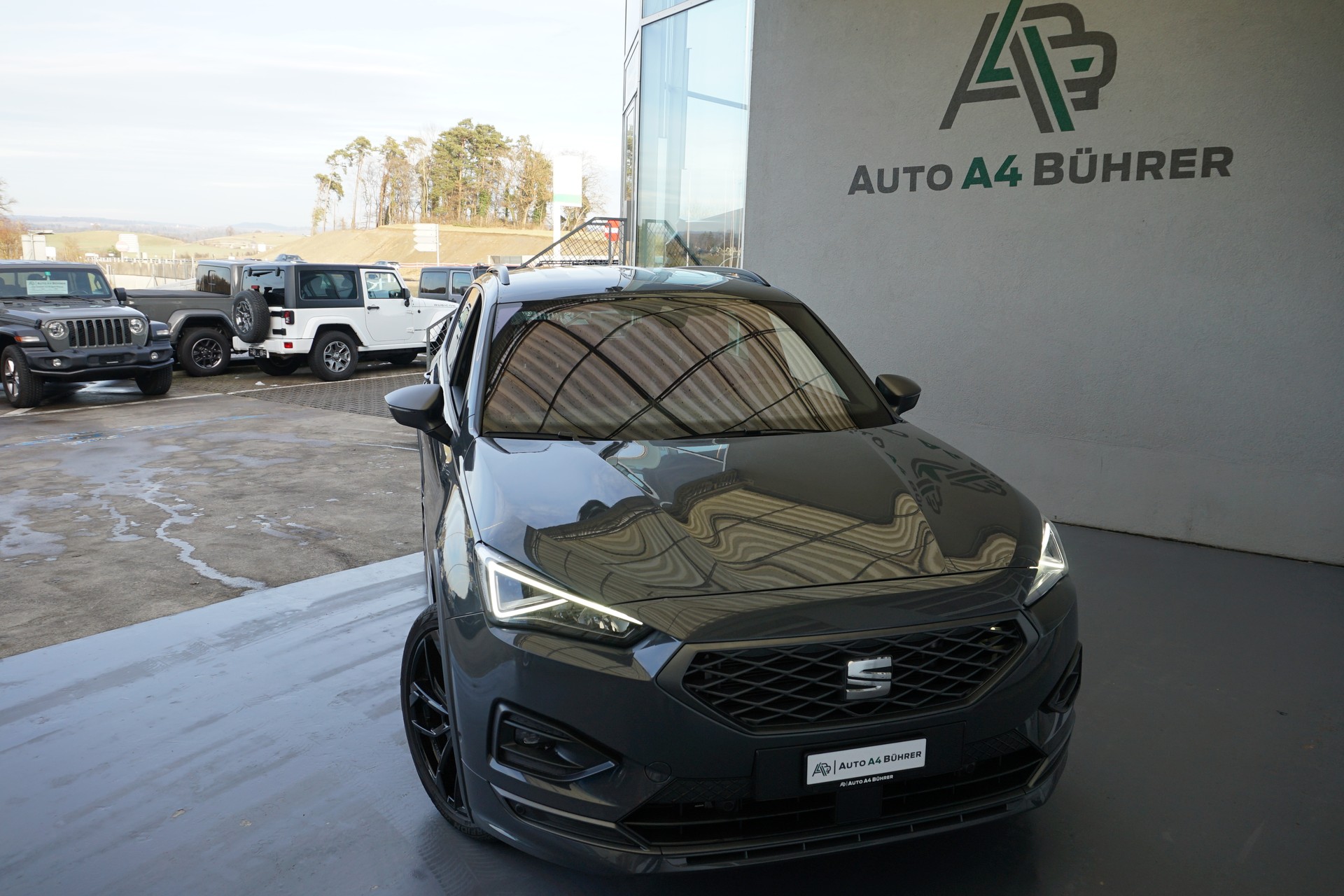 SEAT Tarraco 2.0TDI FR 4Drive 200PS CH-Auto-showroom-element-2