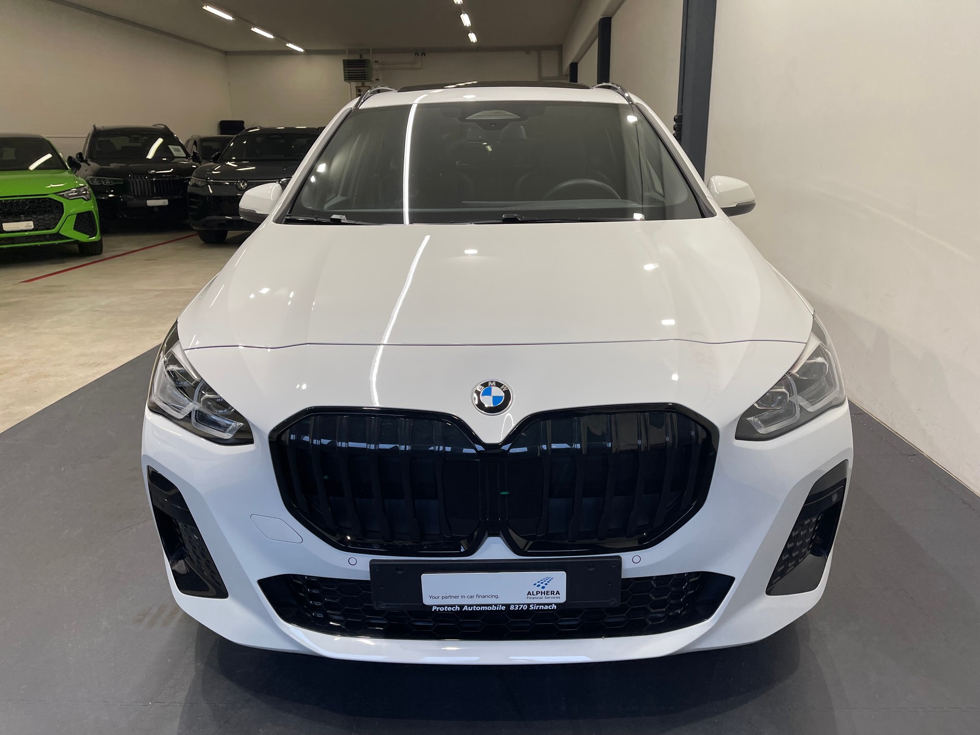 BMW 220i Active Tourer M Sport DKG *AHK*-showroom-element-1
