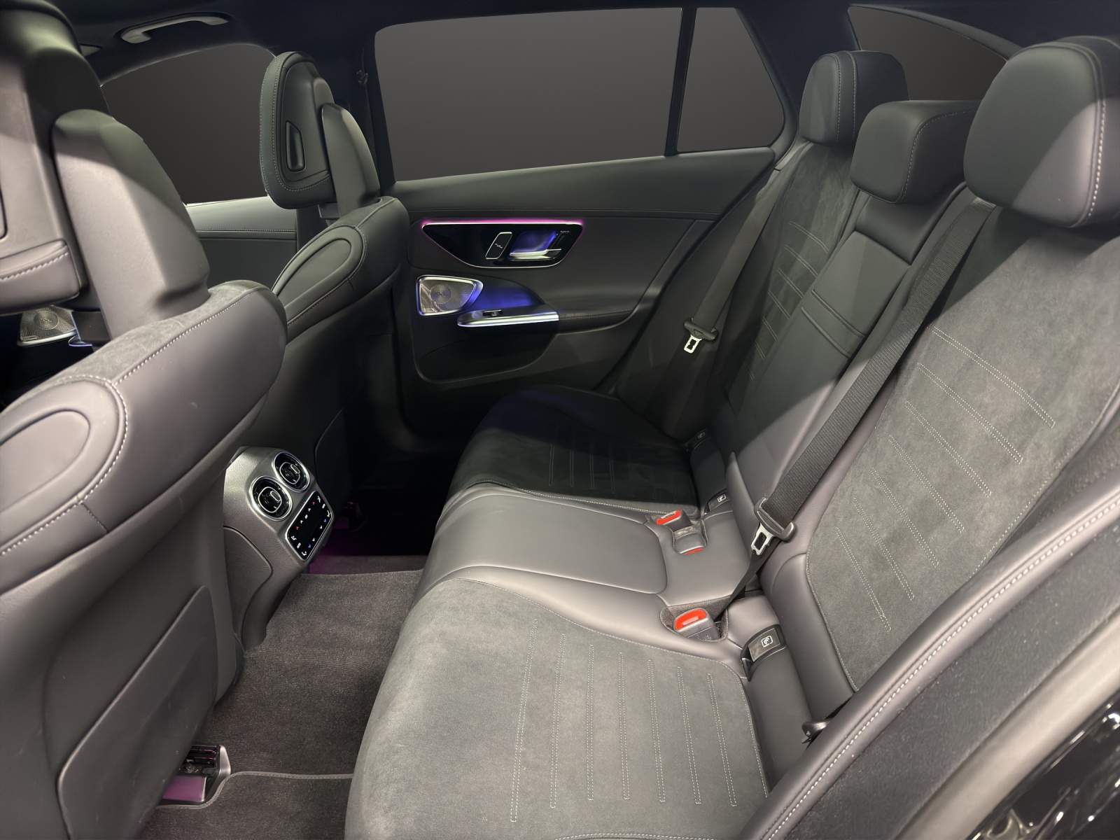 MERCEDES-BENZ C 220 d T 4 Matic-image-11