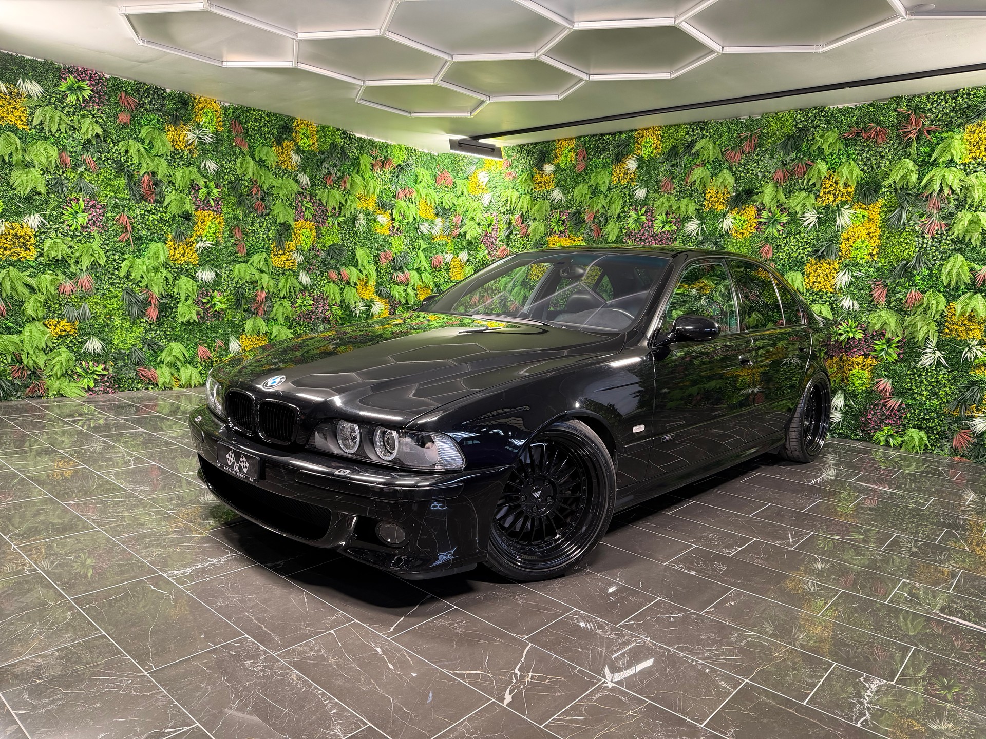 BMW M5-image-1