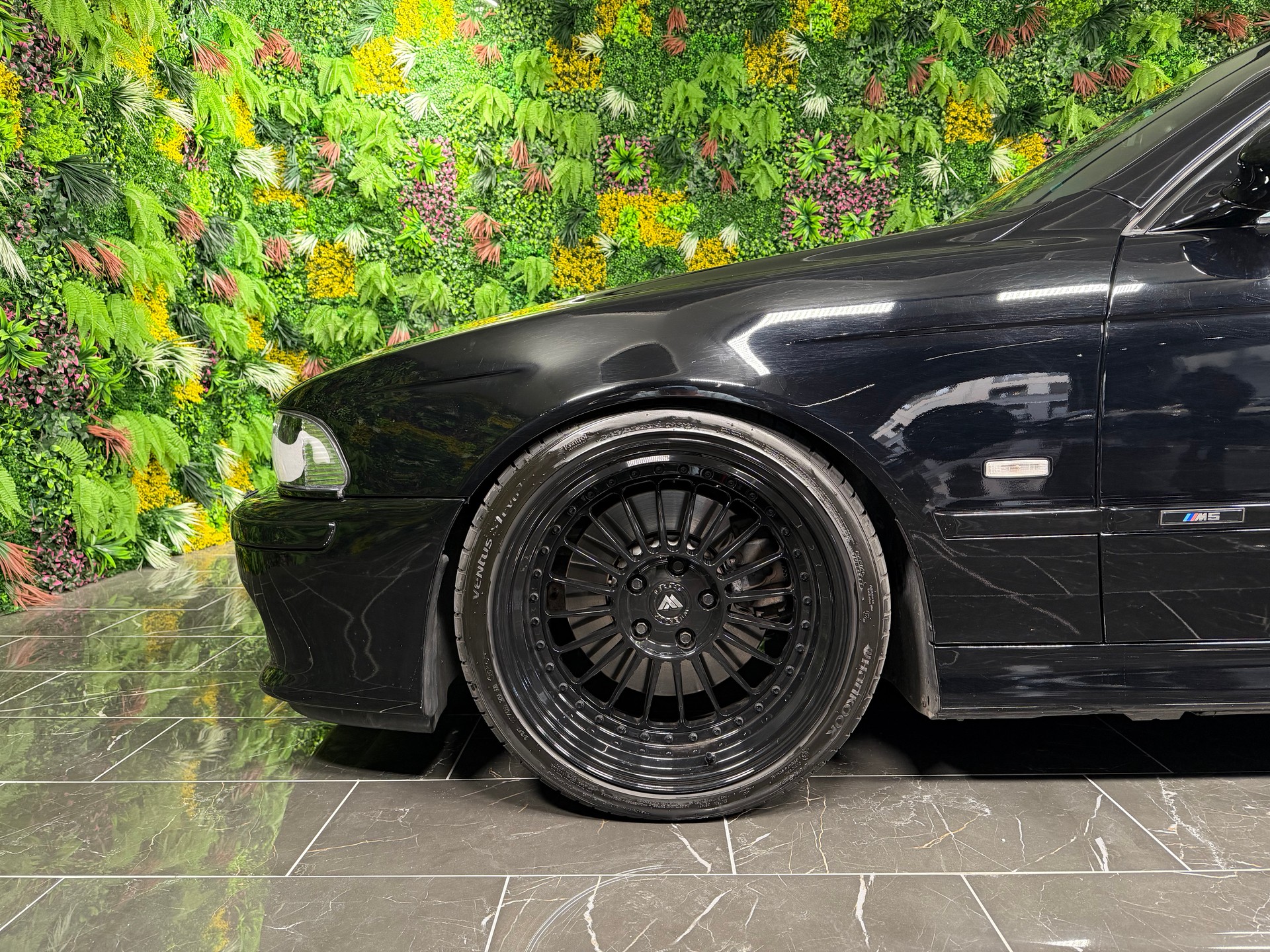 BMW M5-image-4