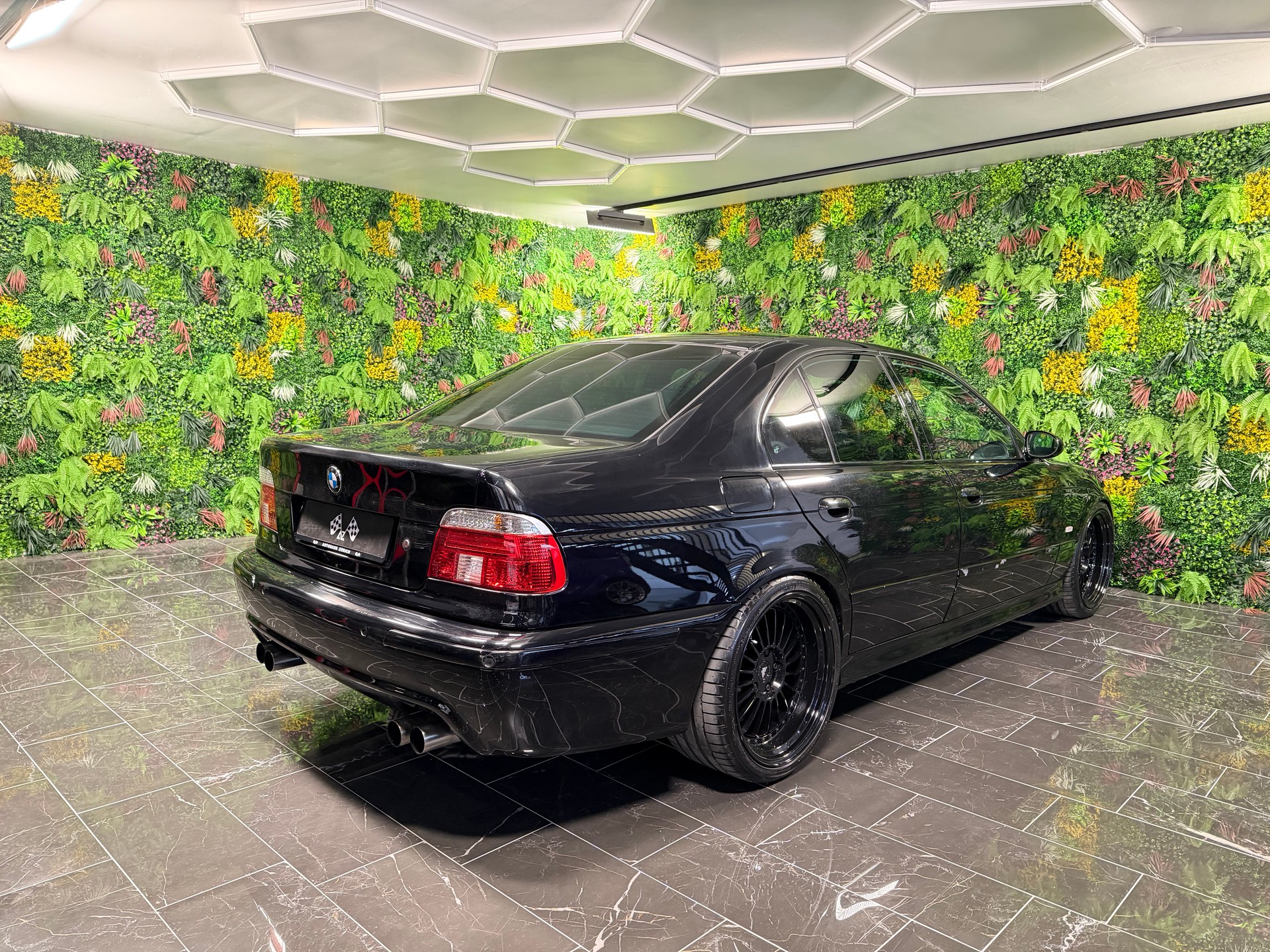 BMW M5-image-8