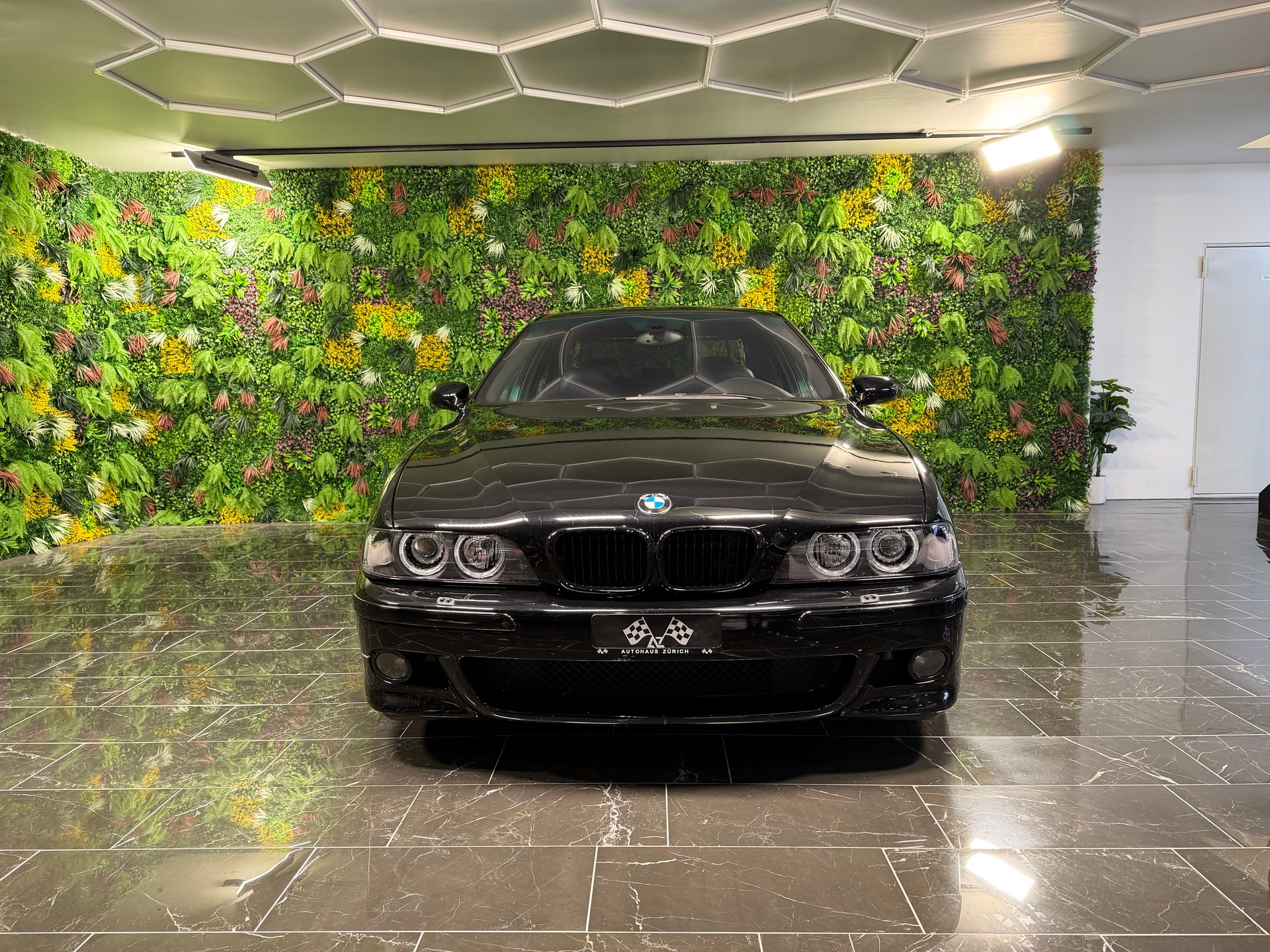 BMW M5-image-6