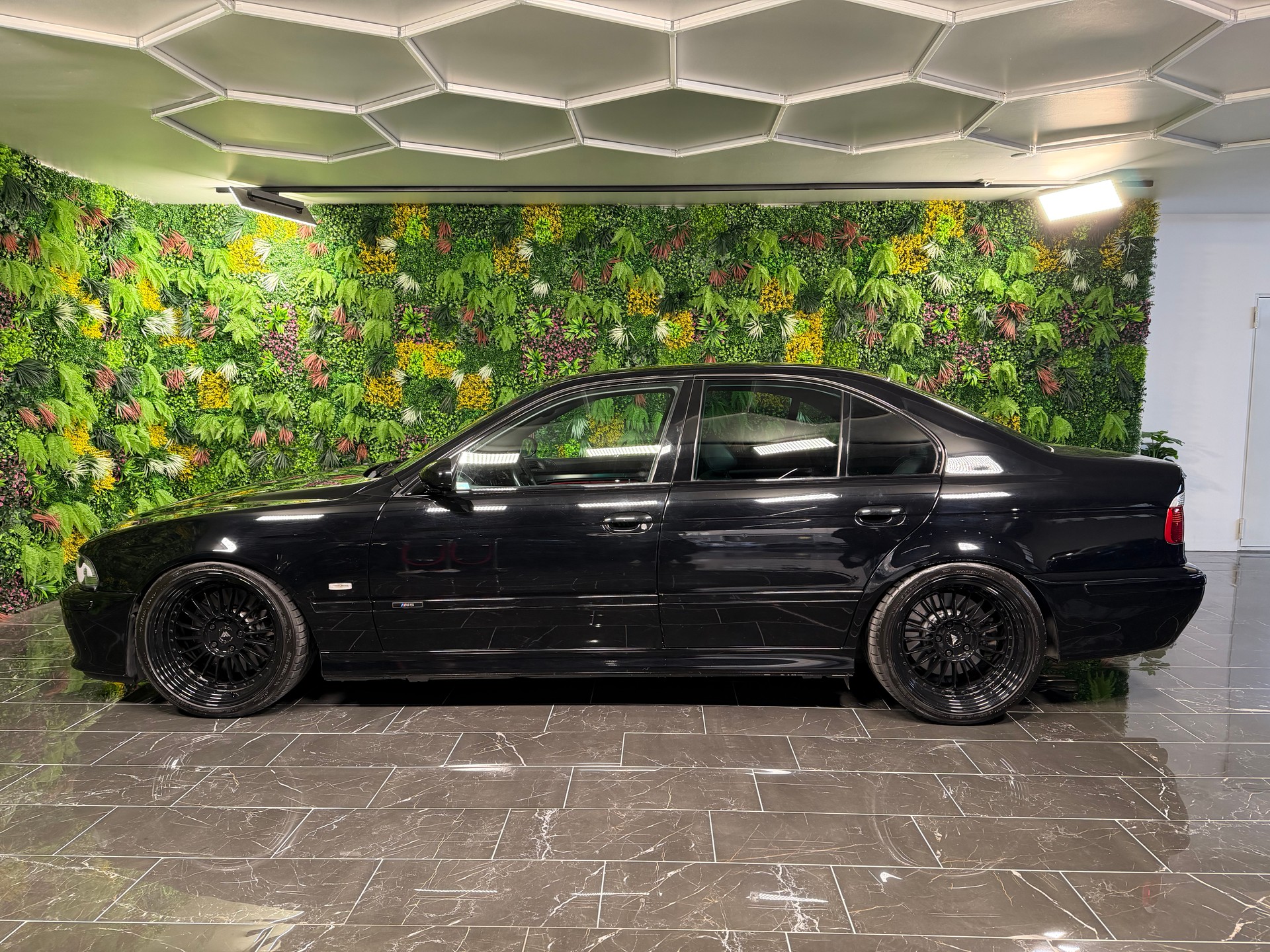 BMW M5-image-7
