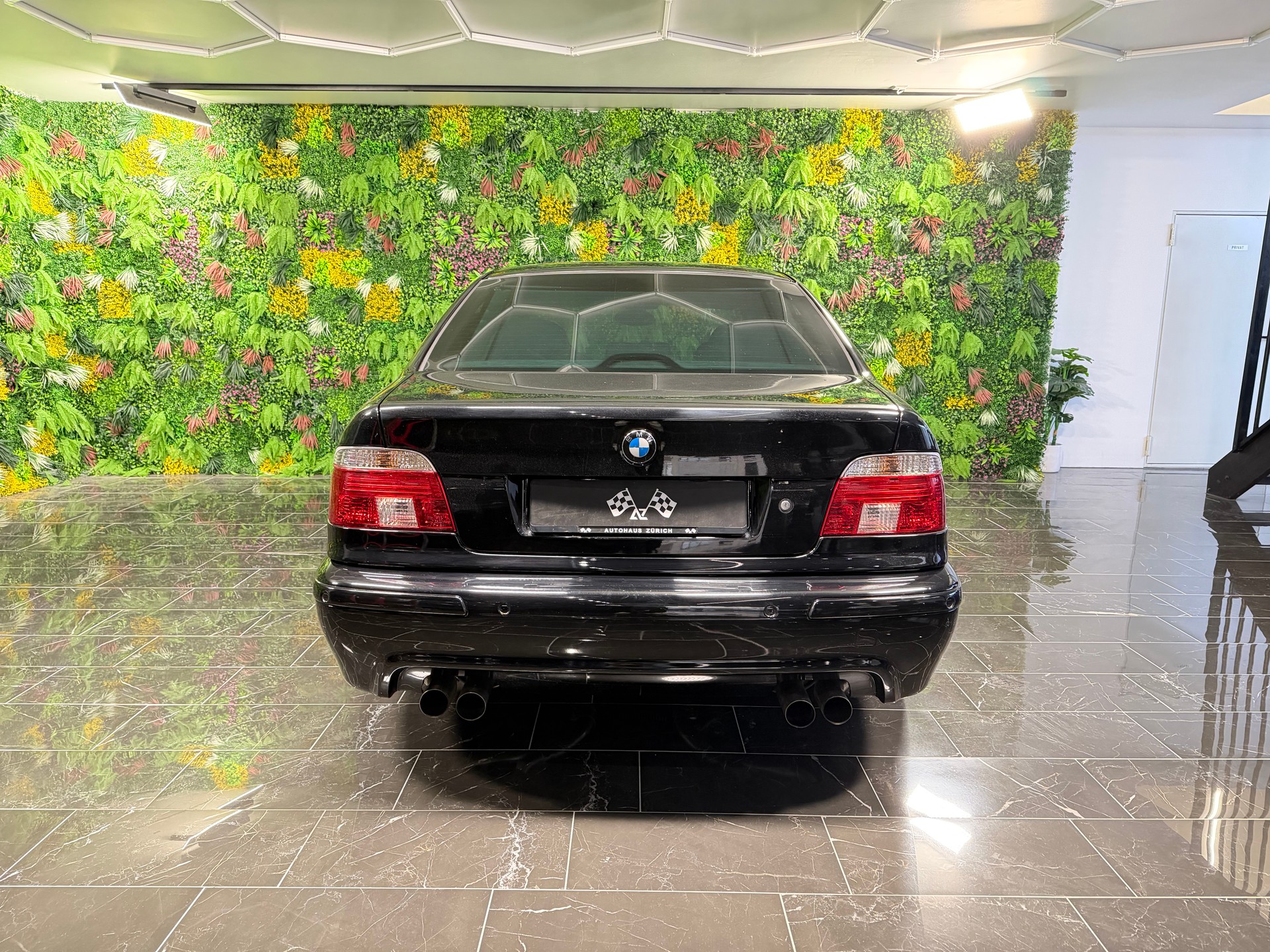 BMW M5-image-10