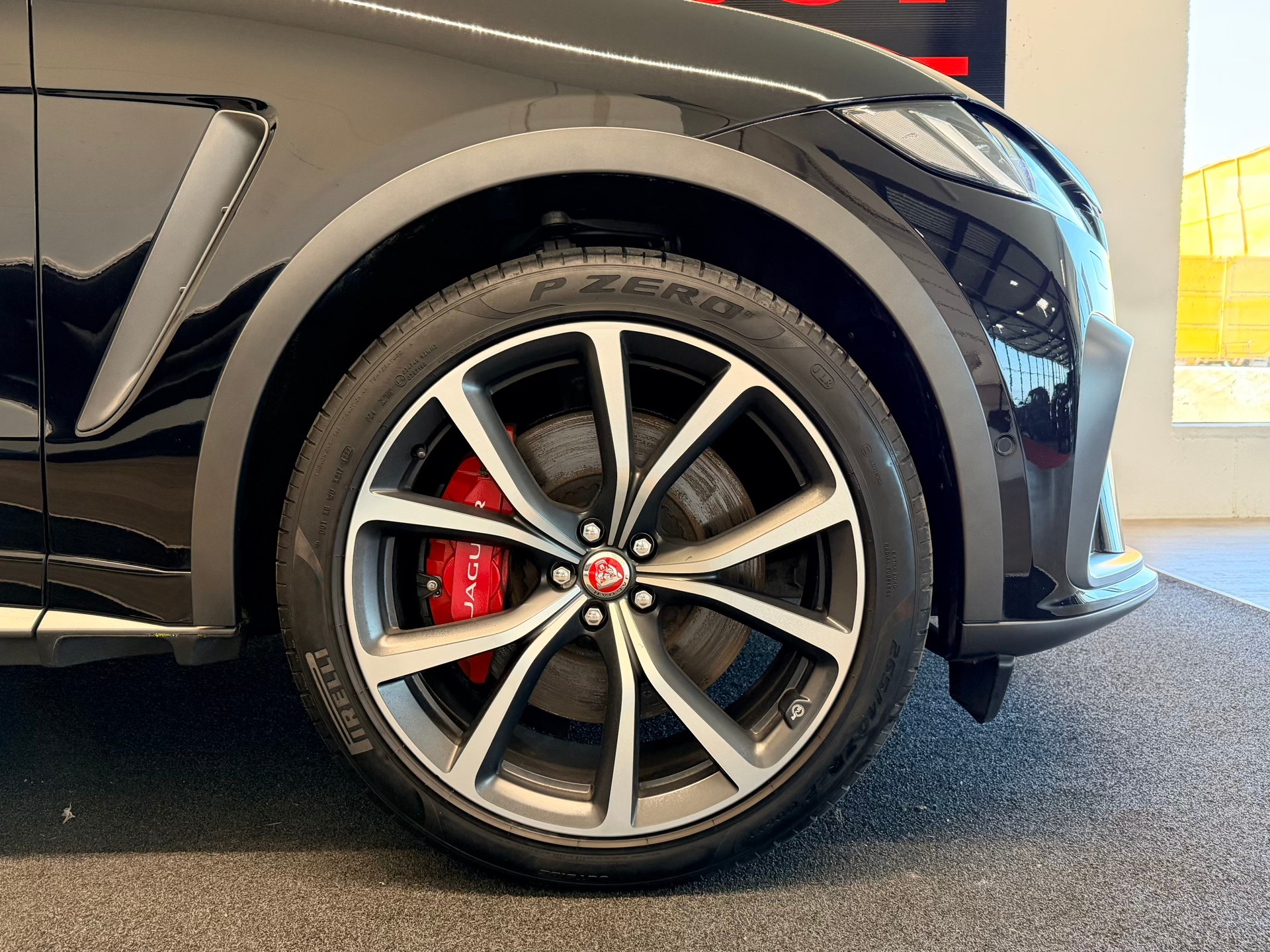 JAGUAR F-Pace 5.0 V8 SVR P550 AWD-image-5