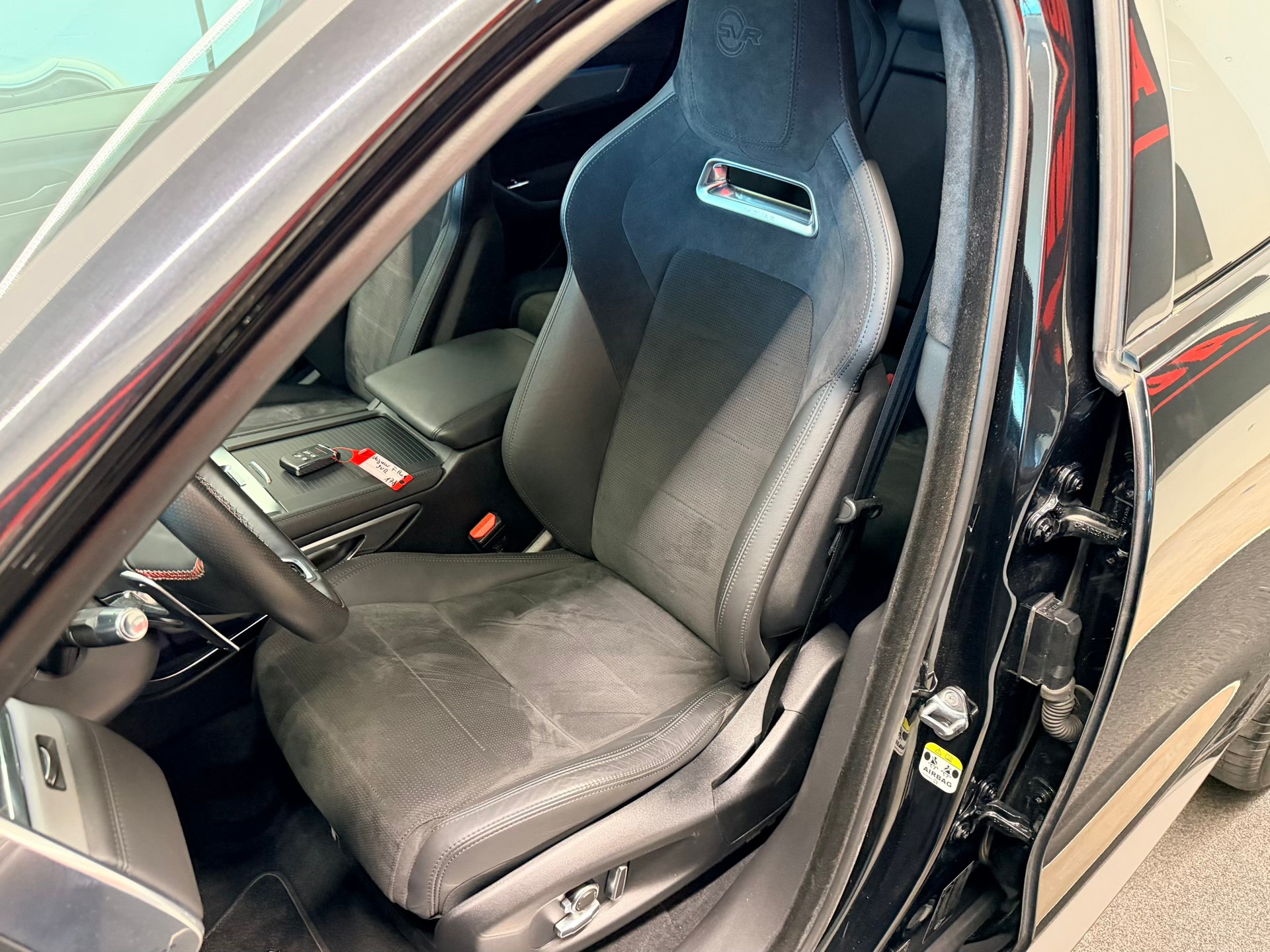 JAGUAR F-Pace 5.0 V8 SVR P550 AWD-image-14