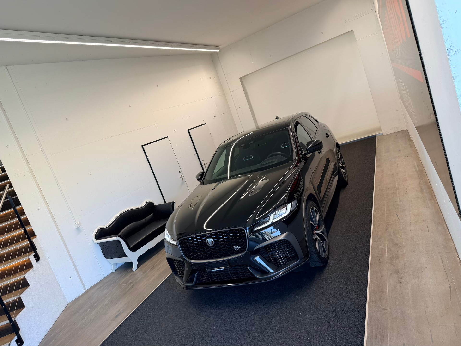 JAGUAR F-Pace 5.0 V8 SVR P550 AWD-showroom-element-3