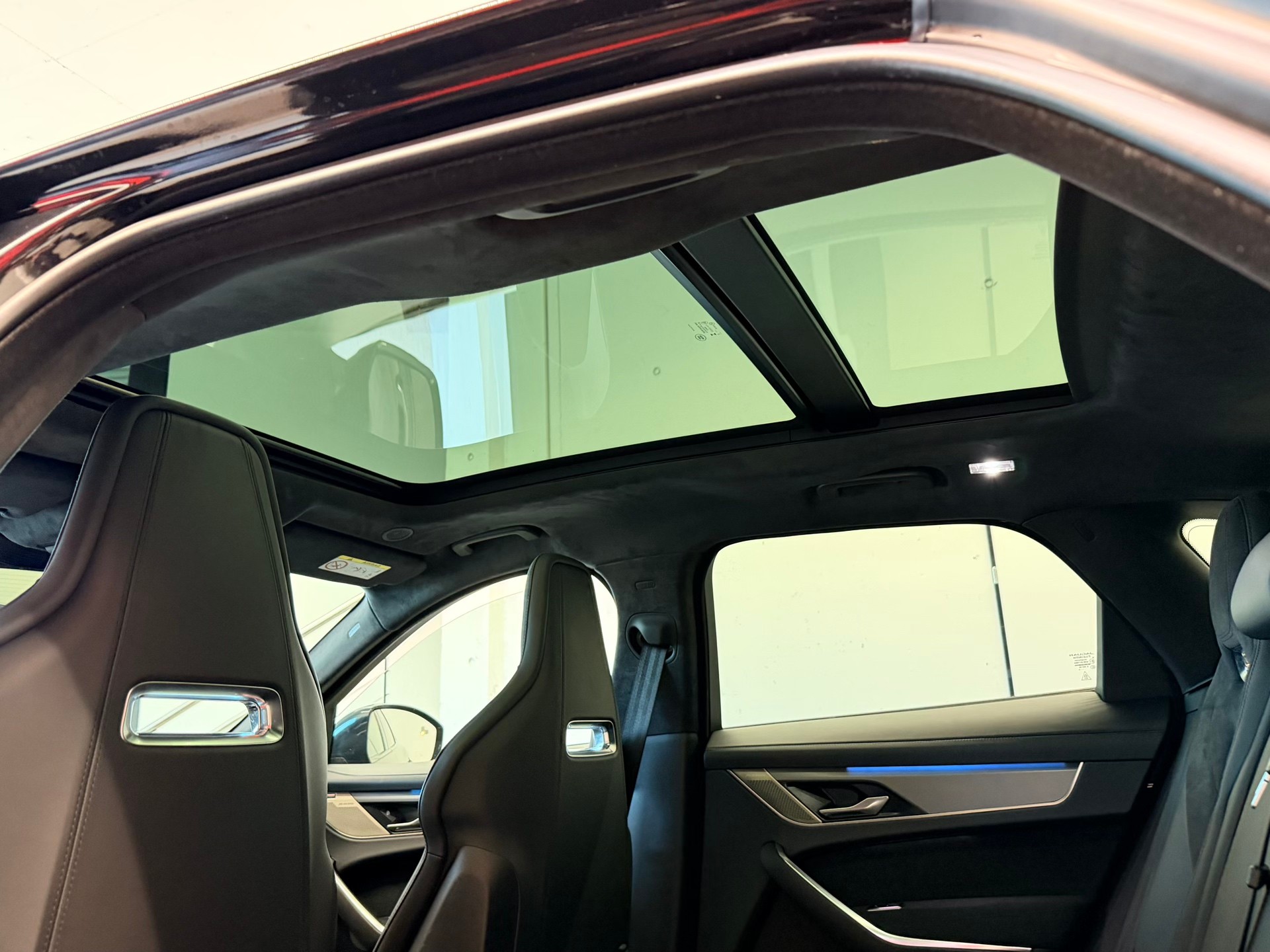 JAGUAR F-Pace 5.0 V8 SVR P550 AWD-image-16