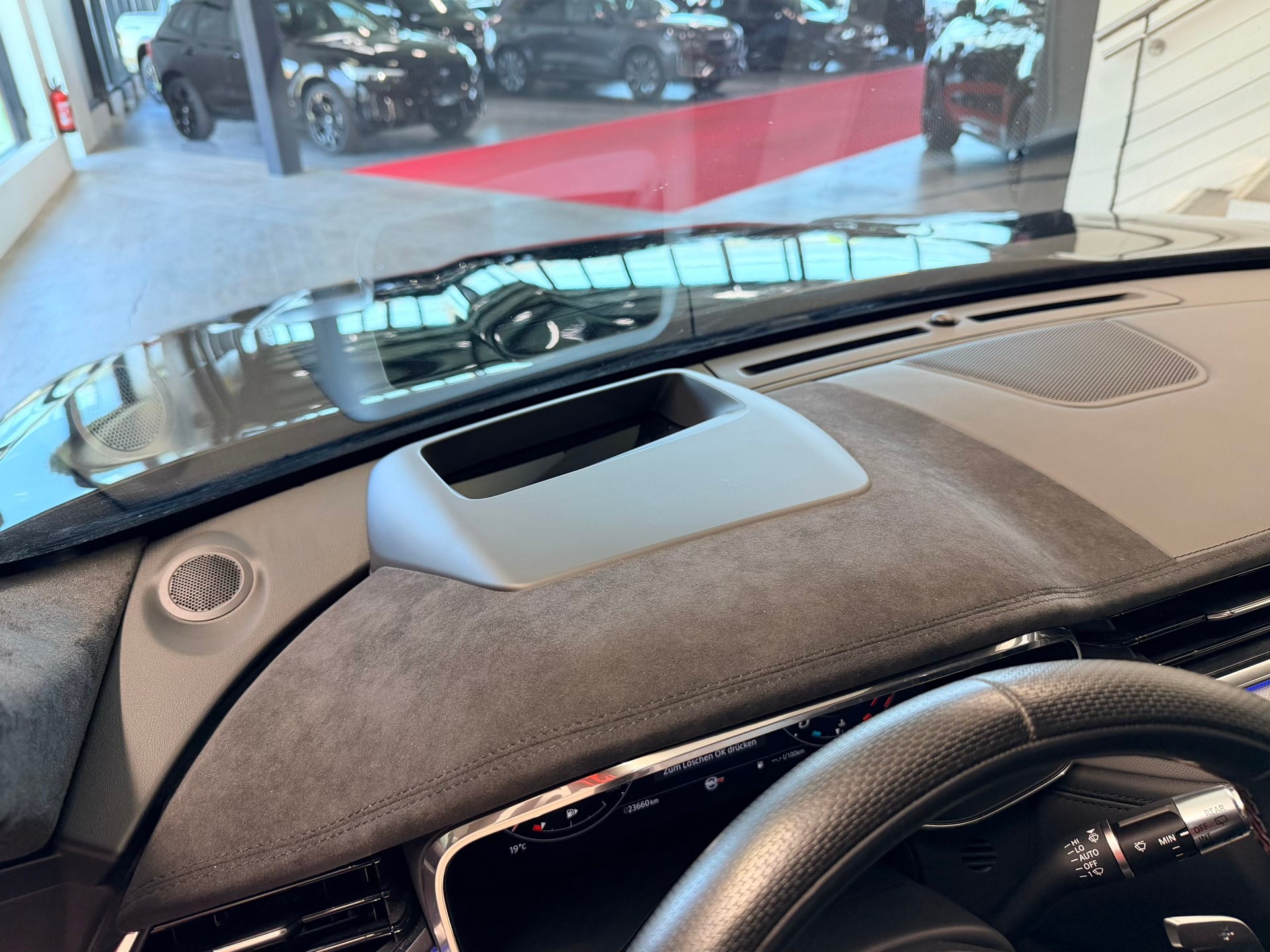 JAGUAR F-Pace 5.0 V8 SVR P550 AWD-image-29