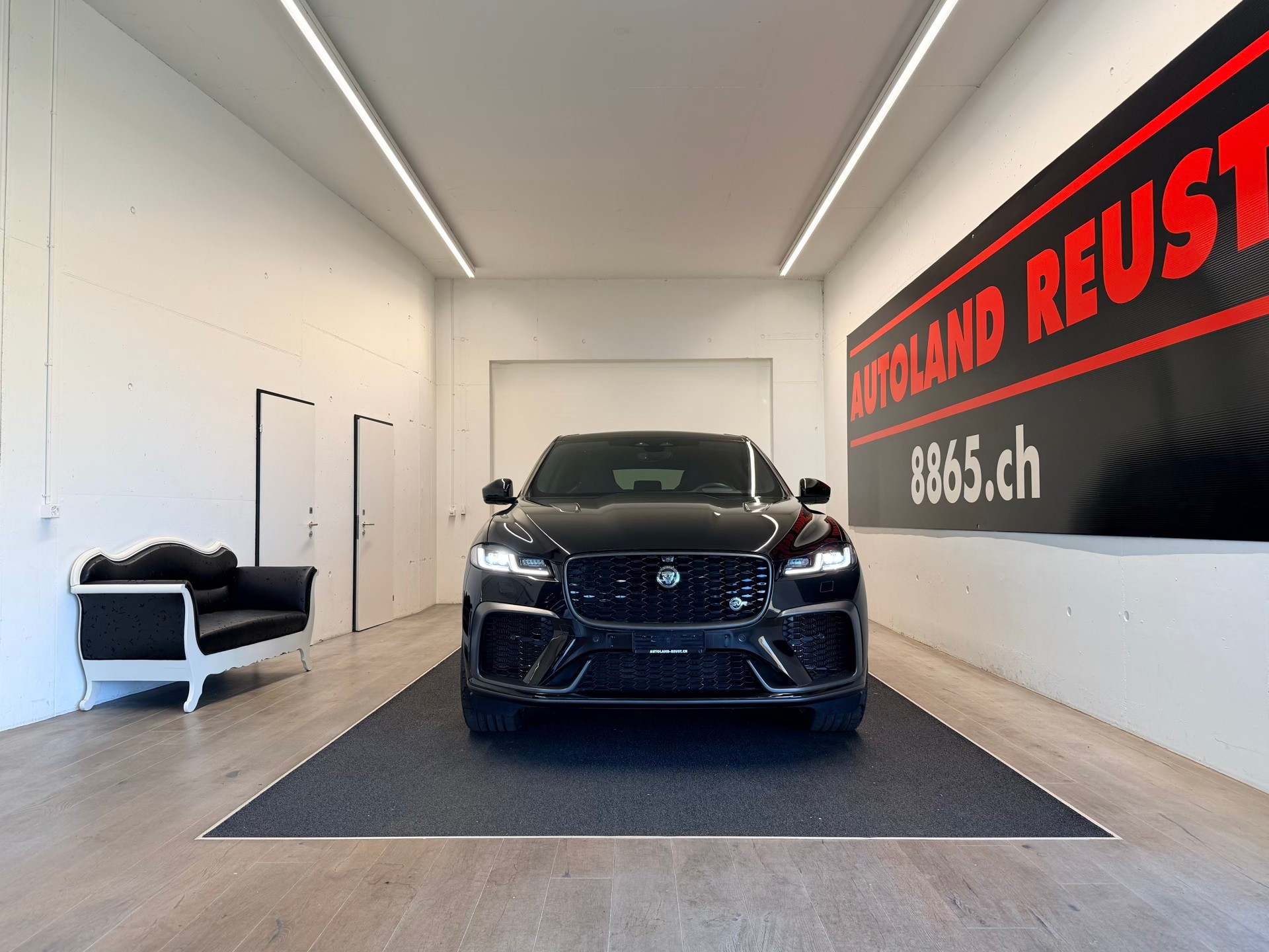 JAGUAR F-Pace 5.0 V8 SVR P550 AWD-showroom-element-1