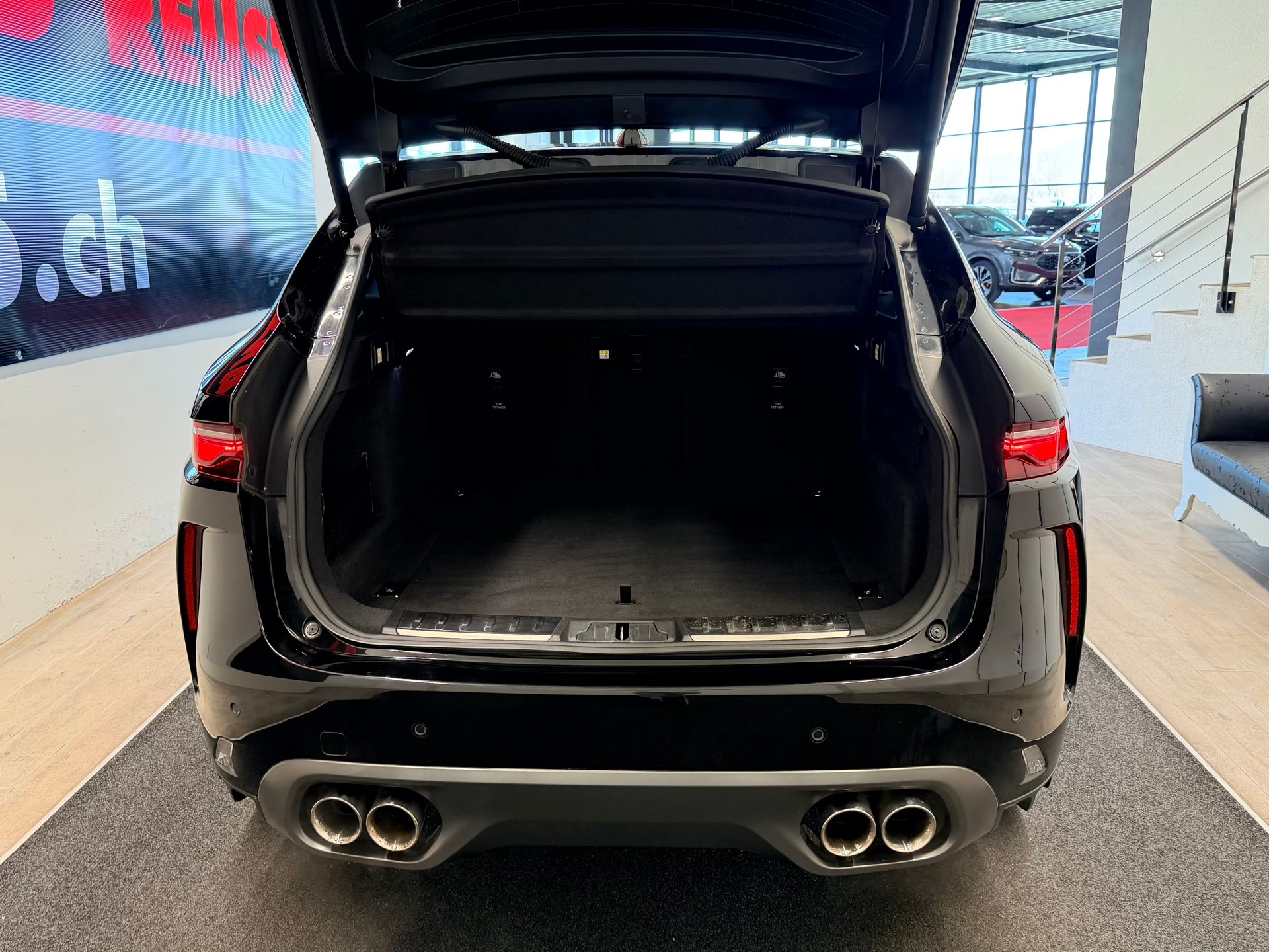 JAGUAR F-Pace 5.0 V8 SVR P550 AWD-image-9