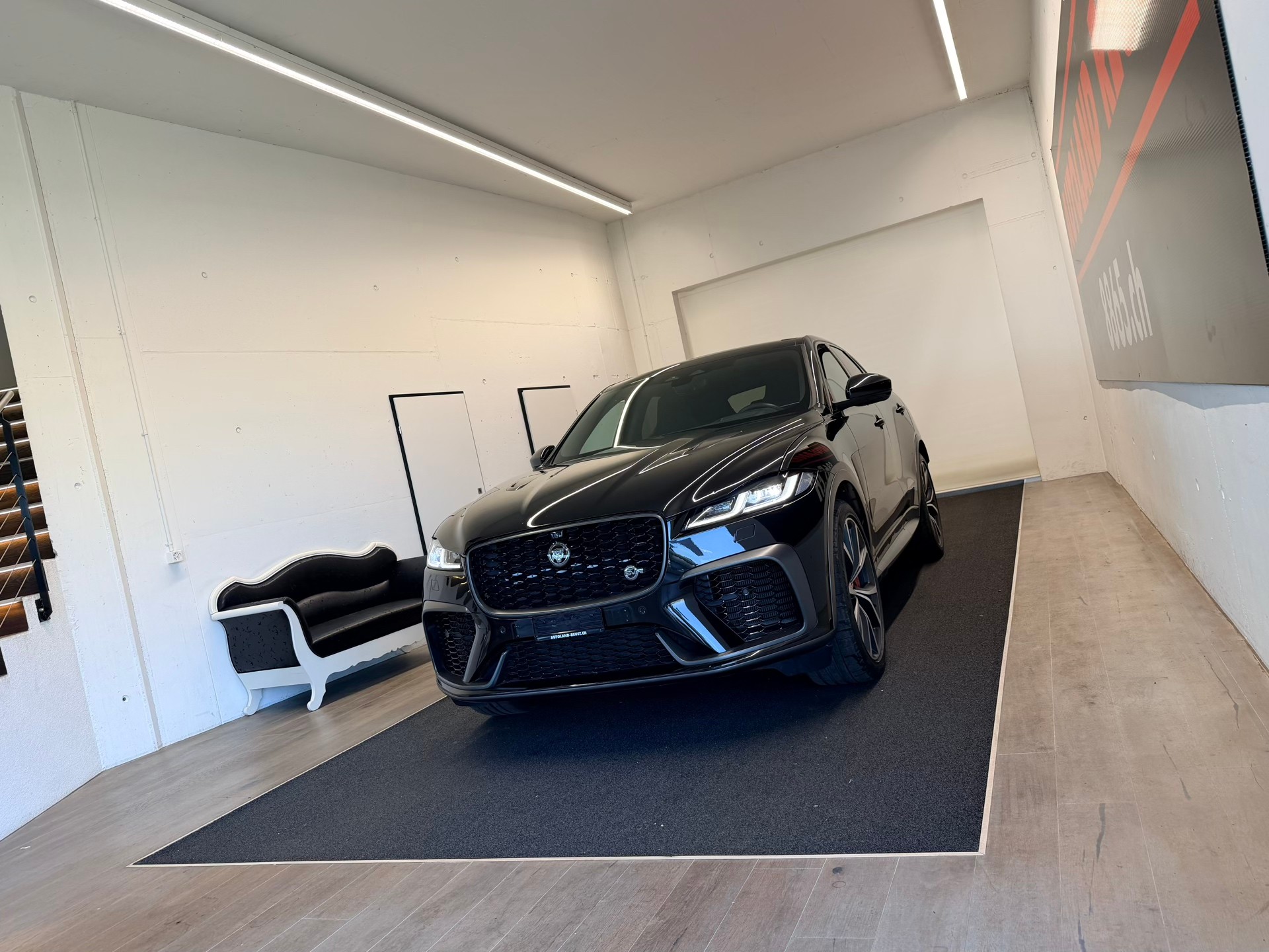 JAGUAR F-Pace 5.0 V8 SVR P550 AWD-showroom-element-2