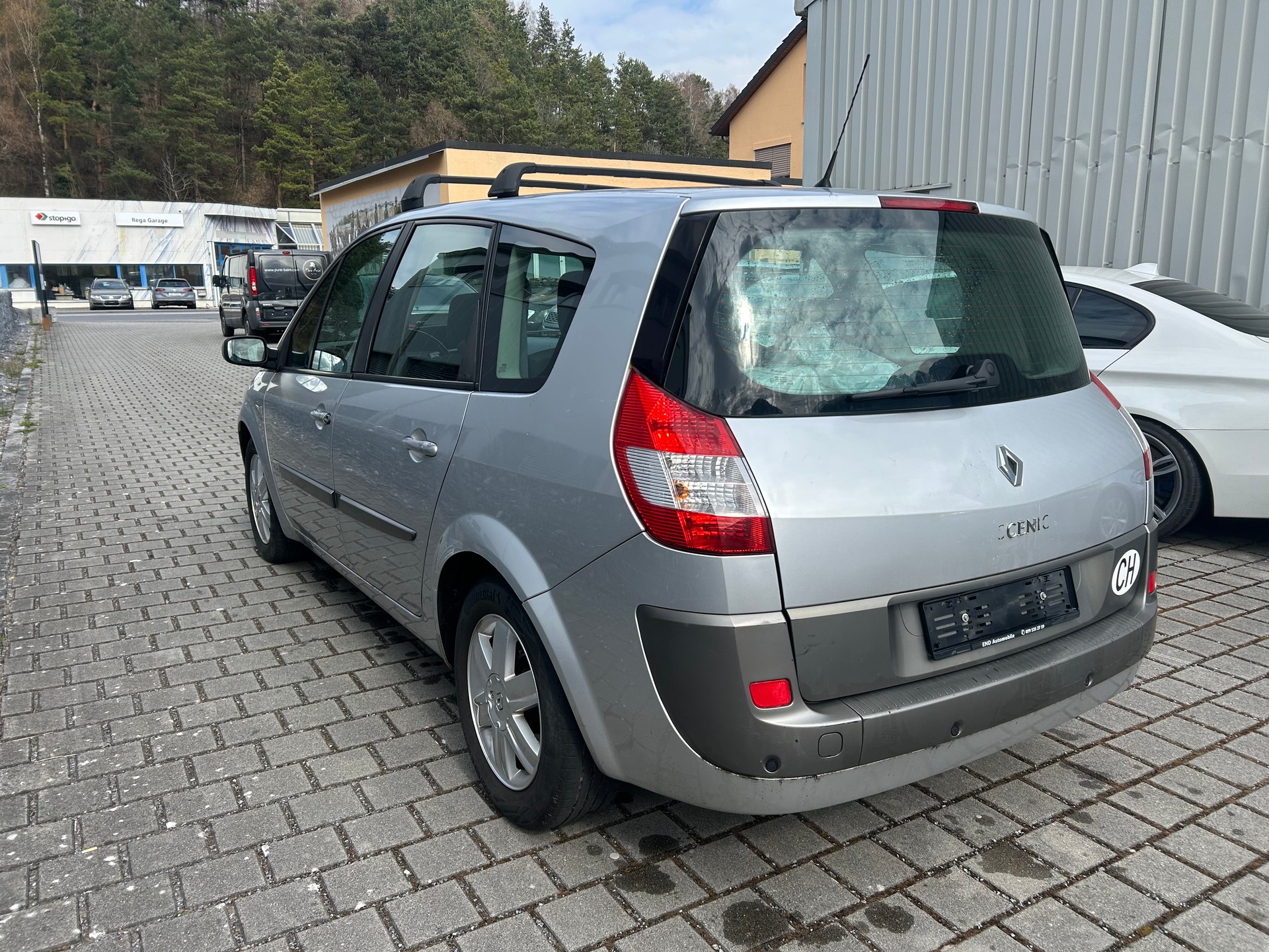 RENAULT Grand Scénic 2.0 16V Authentique Confort-image-5