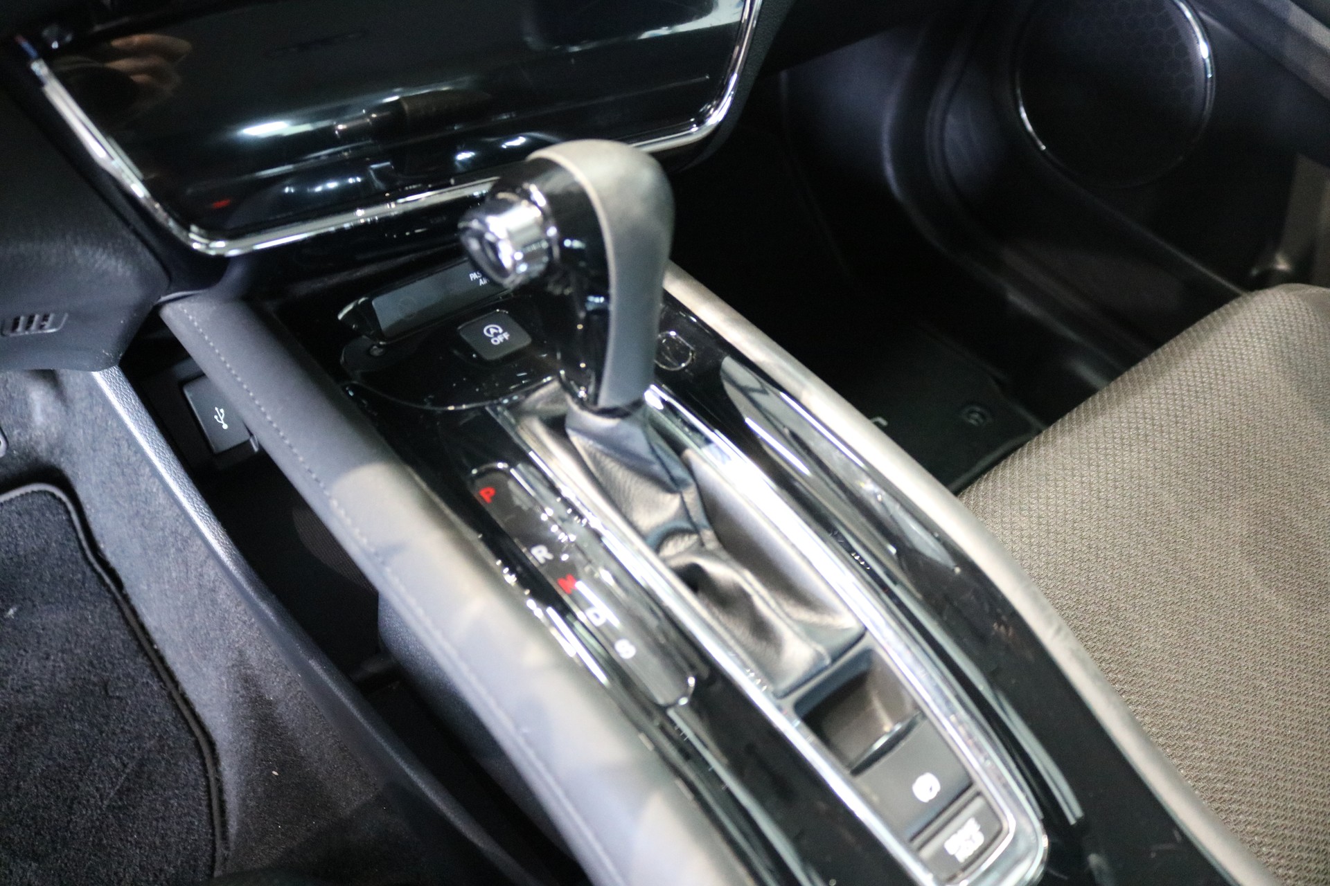 HONDA HR-V 1.5i-VTEC Elegance CVT-image-51