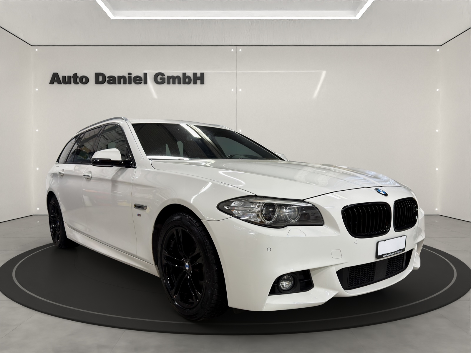BMW 520d Touring xDrive M-Sportline-showroom-element-2