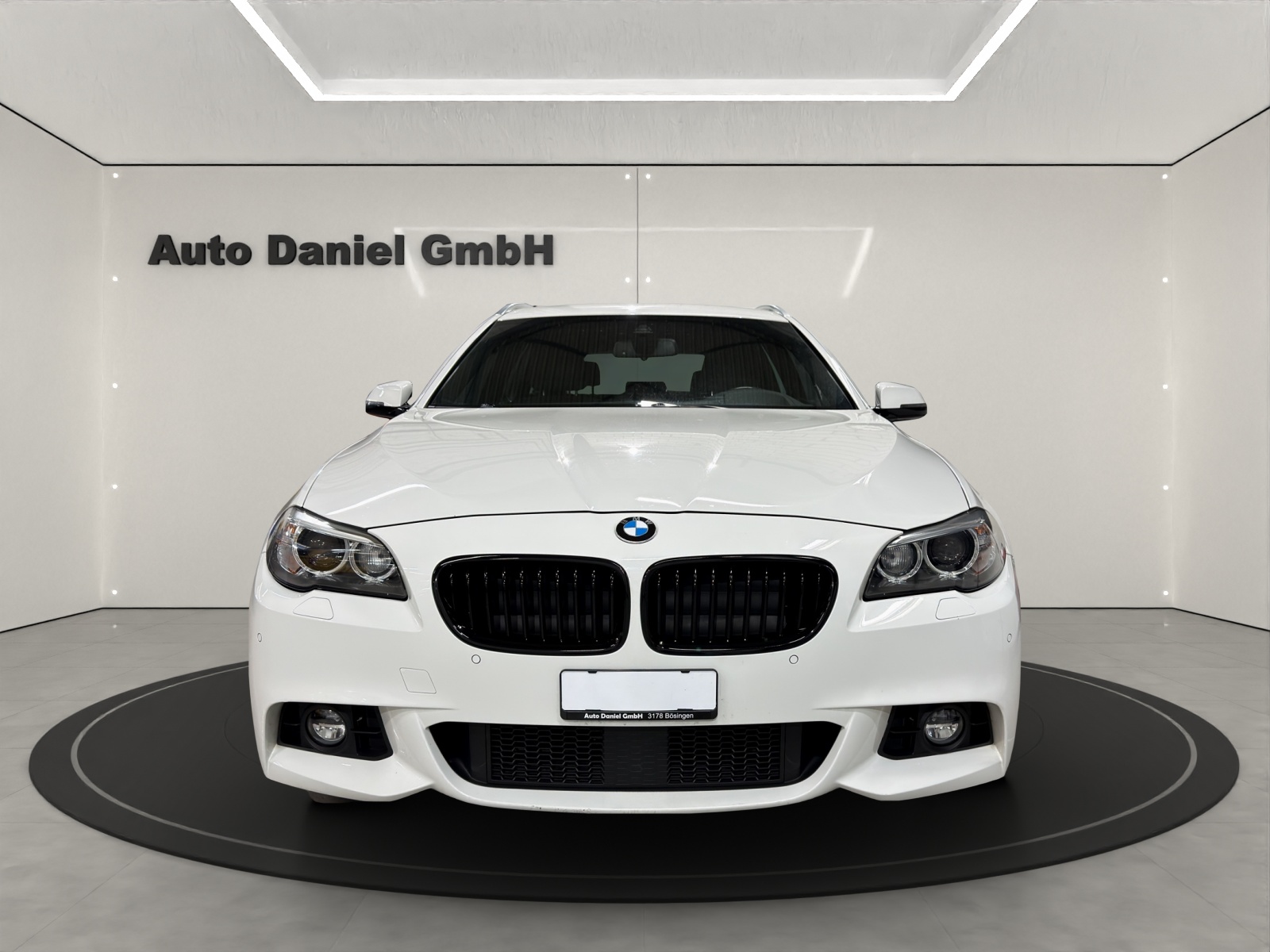 BMW 520d Touring xDrive M-Sportline-showroom-element-1