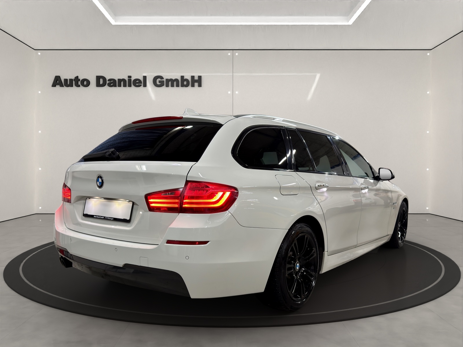 BMW 520d Touring xDrive M-Sportline-image-4