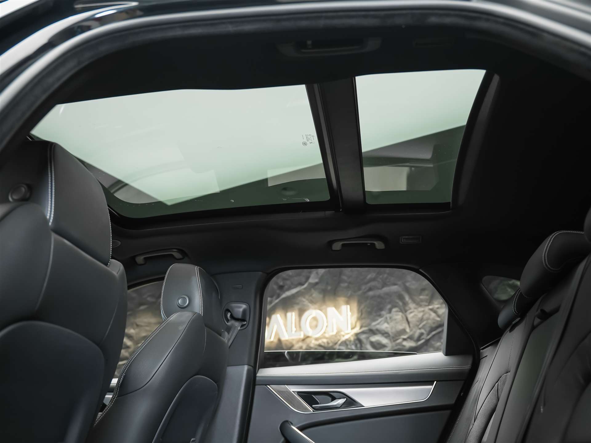JAGUAR F-Pace 3.0 D I6 R-Dynamic SE AWD-image-13