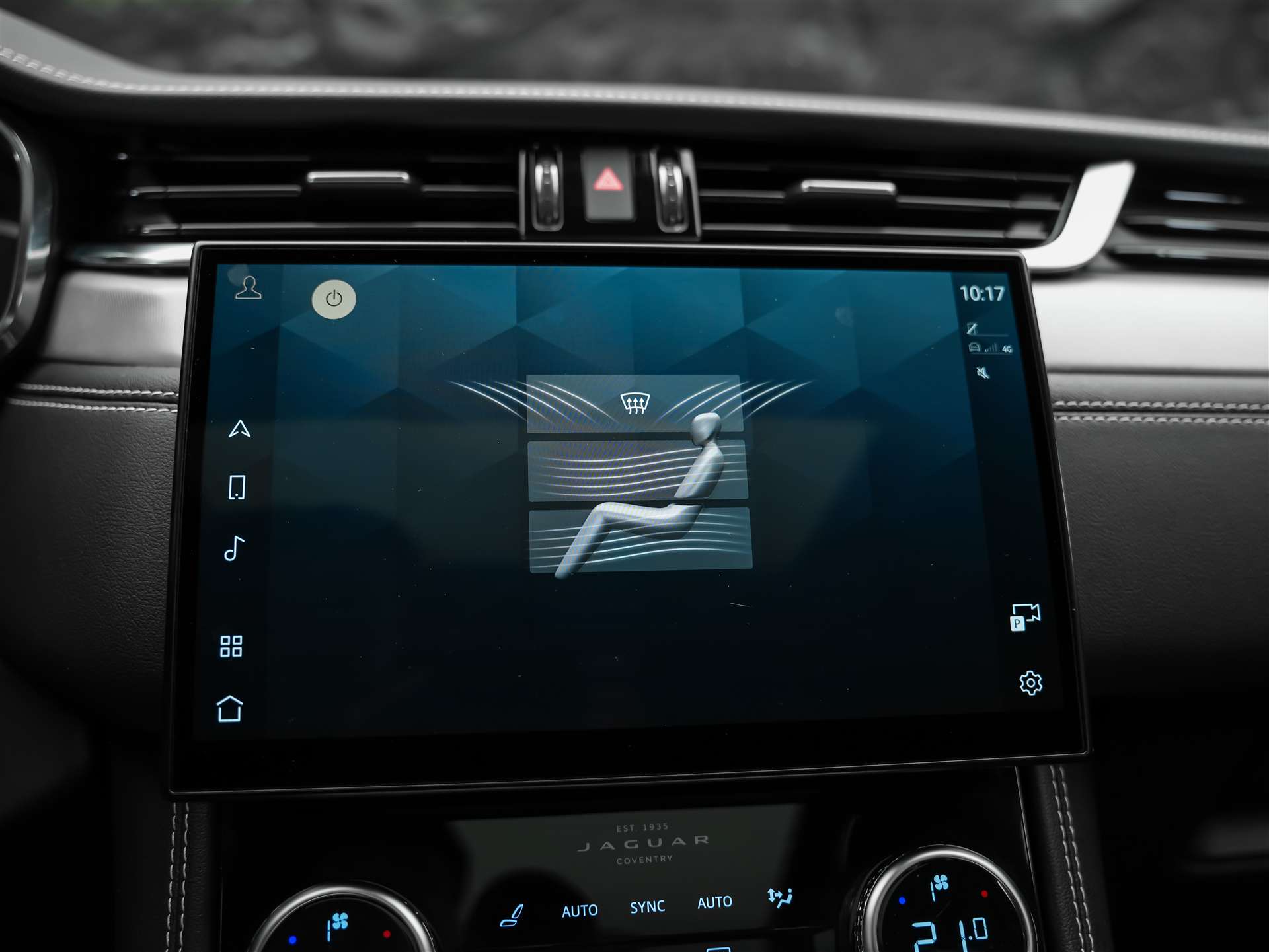 JAGUAR F-Pace 3.0 D I6 R-Dynamic SE AWD-image-36