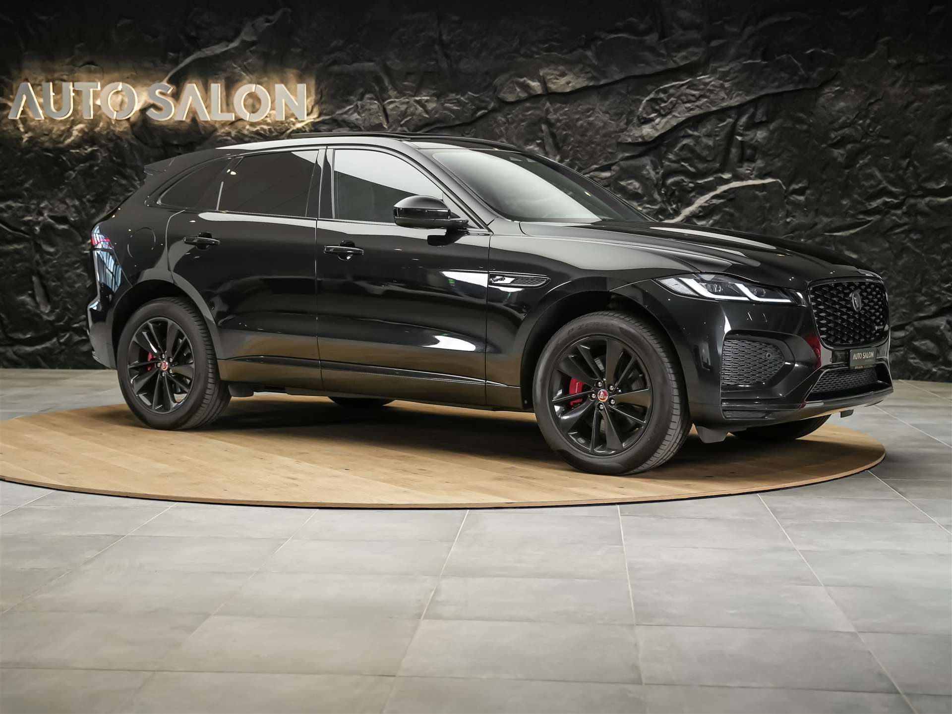JAGUAR F-Pace 3.0 D I6 R-Dynamic SE AWD-image-6