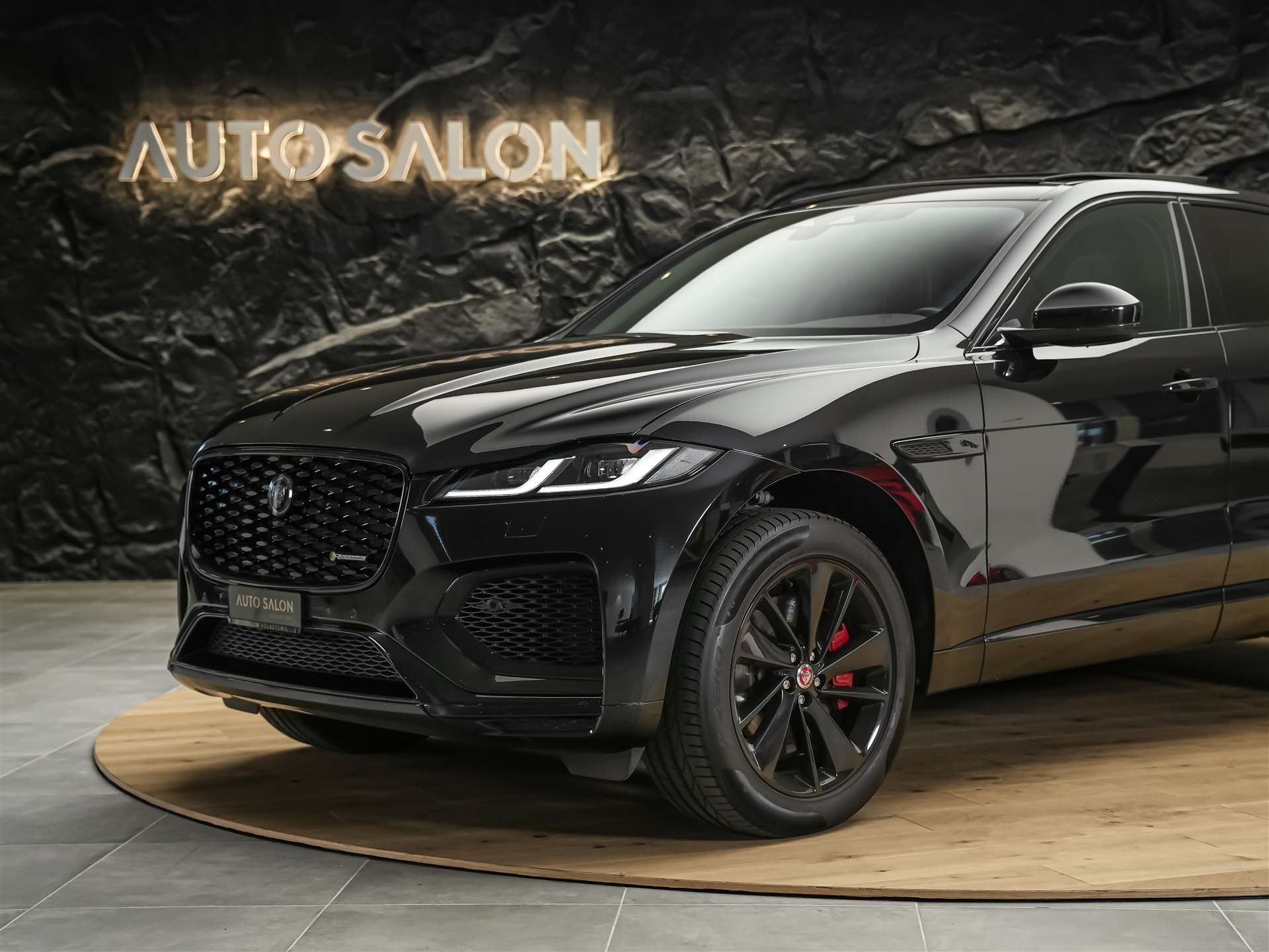 JAGUAR F-Pace 3.0 D I6 R-Dynamic SE AWD-image-18